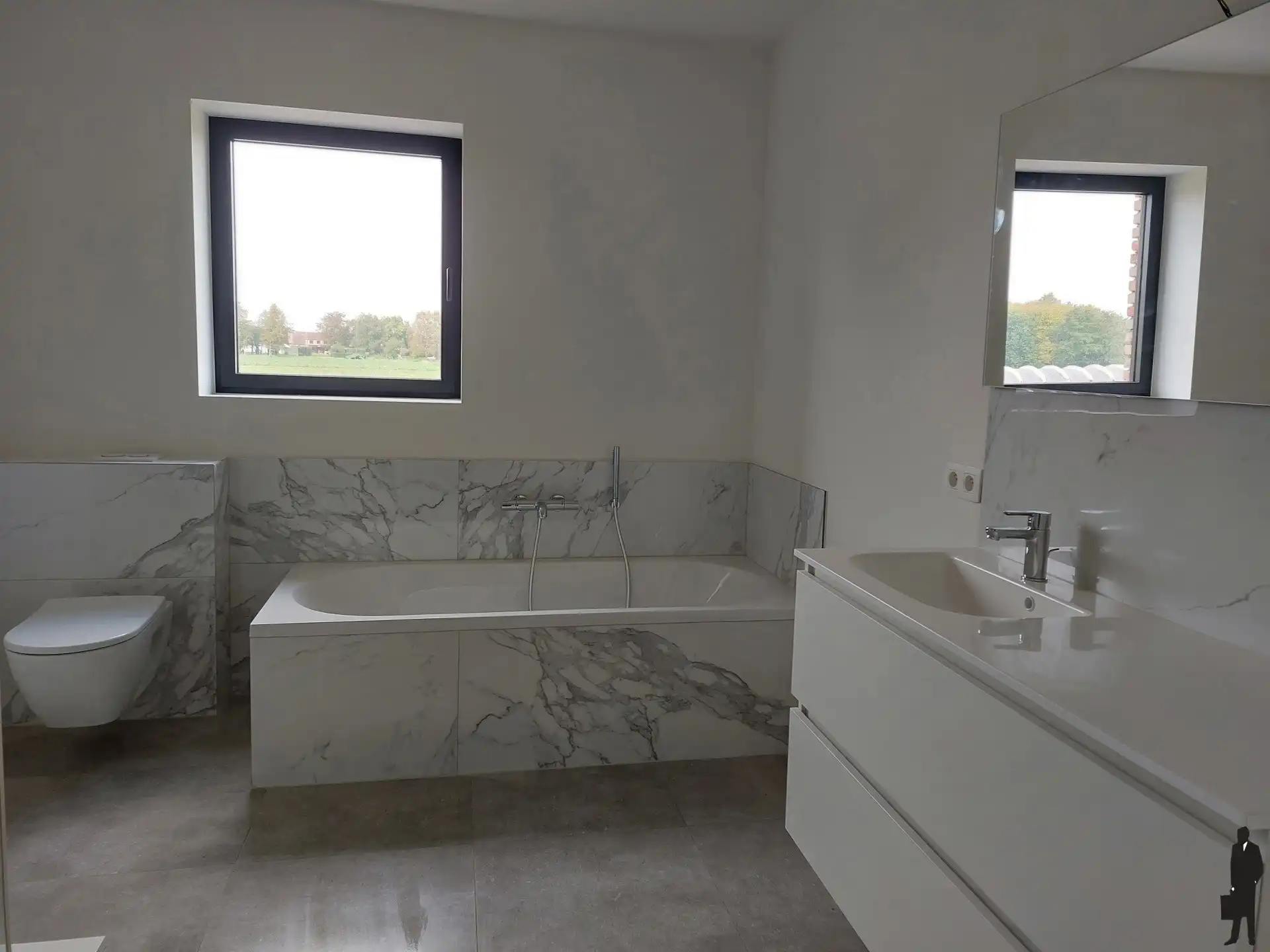Zeer recente (nieuwbouw 2 jaar oud) energiezuinige halfopen bebouwing met 3 slaapkamers, nieuwste technieken zoals warmtepomp, zonnepanelen, … en open zicht op veel groen van de omliggende landerijen. foto 10