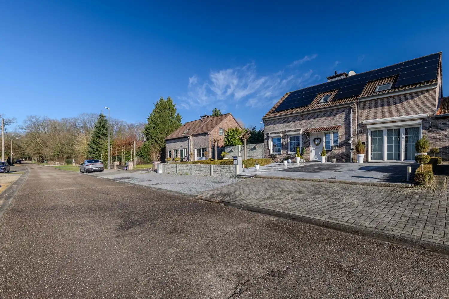 Stijlvolle, instapklare woning met vier slaapkamers, twee badkamers en verwarmd zwembad te koop in Lanaken foto 46