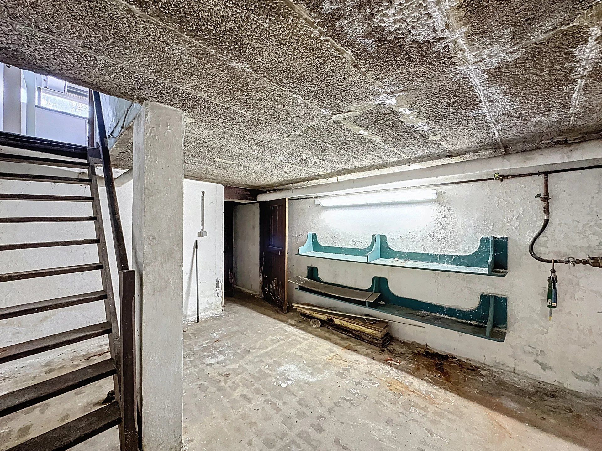 Op te knappen woning met 3, mog. 5 slaapkamers op groot perceel van +/- 10 are. foto 10