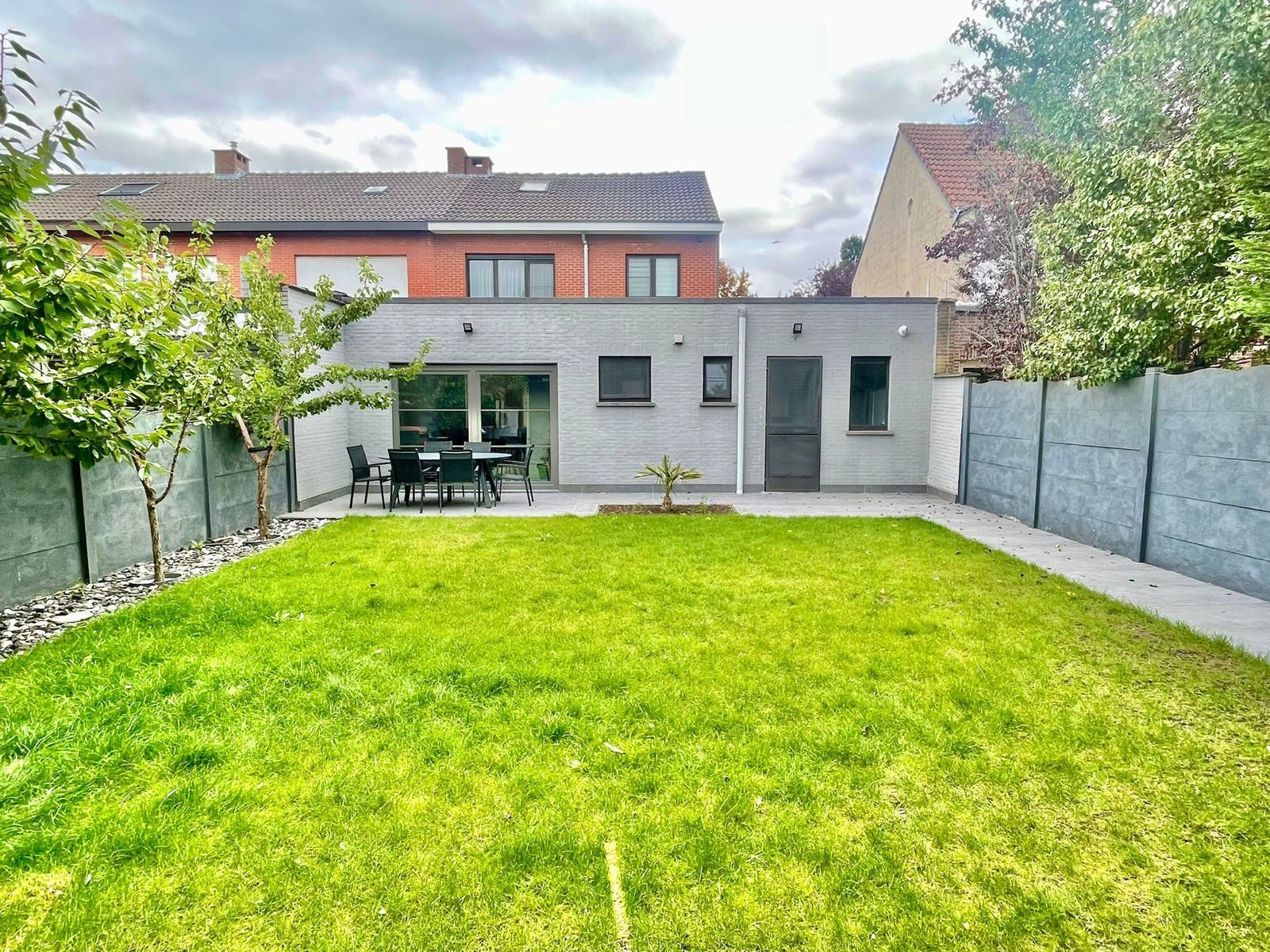 Recent gerenoveerde ruime woning met prachtige tuinlounge foto 25