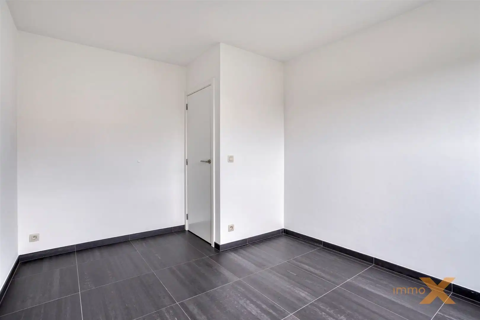 RECENTE INSTAPKLARE LICHTRIJKE RUIME WONING foto 24