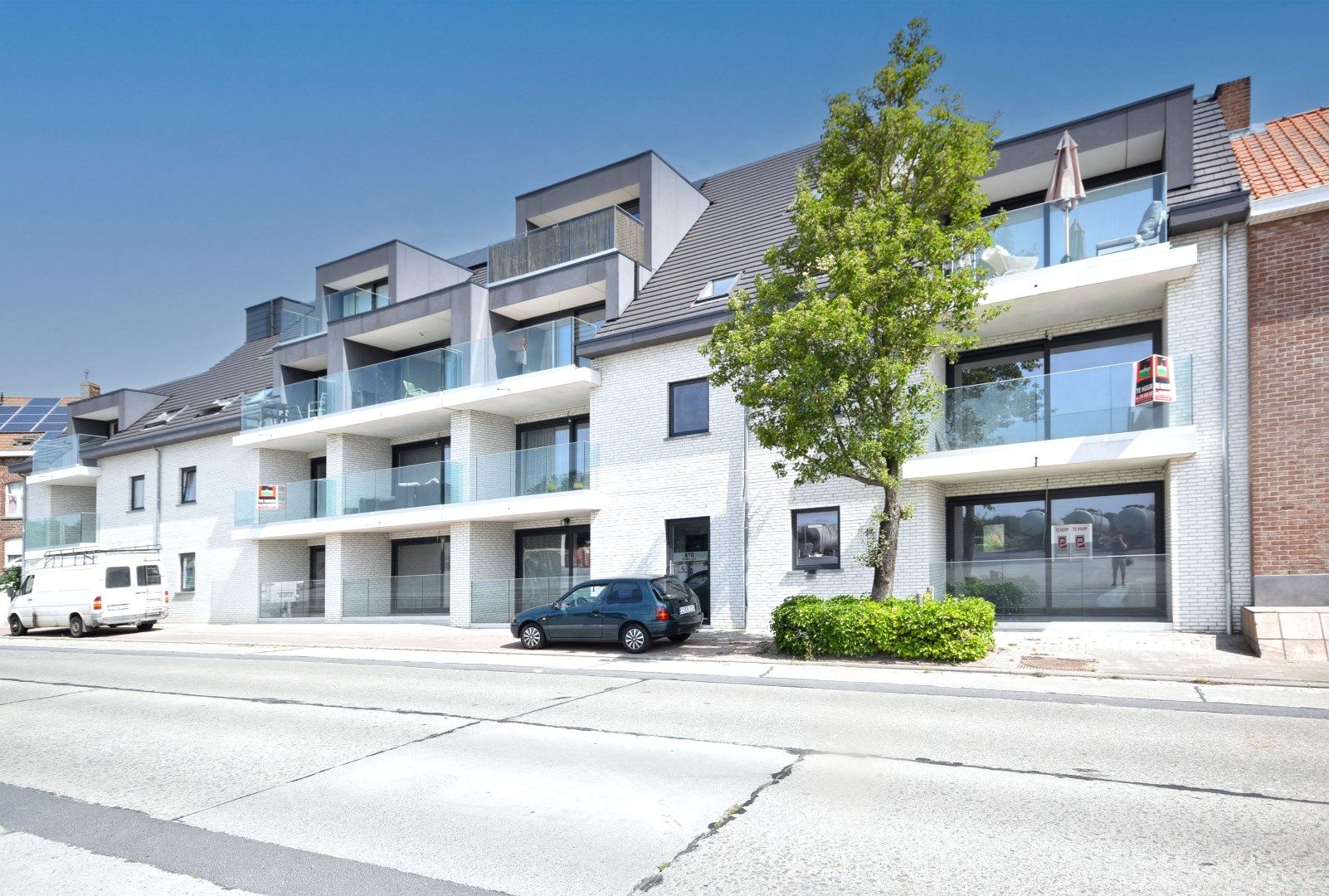 NIEUWBOUWAPPARTEMENT MET TWEE SLAAPKAMERS EN TERRAS foto {{pictureIndex}}