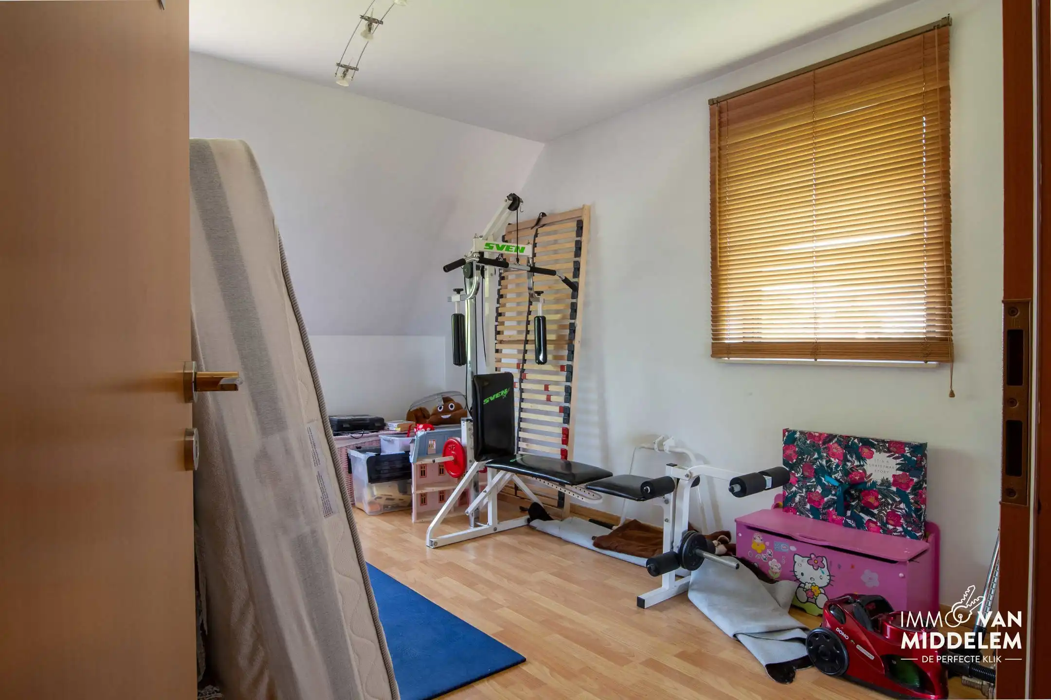 VILLA MET 5 SLAAPKAMERS, ZWEMBAD EN GARAGE foto 18