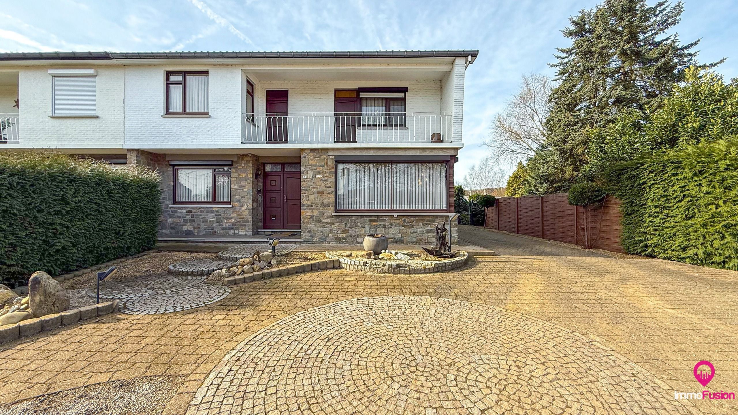 Hoofdfoto van de publicatie: Rustig gelegen woning op groot perceel met 4 slpks te Boekt!
