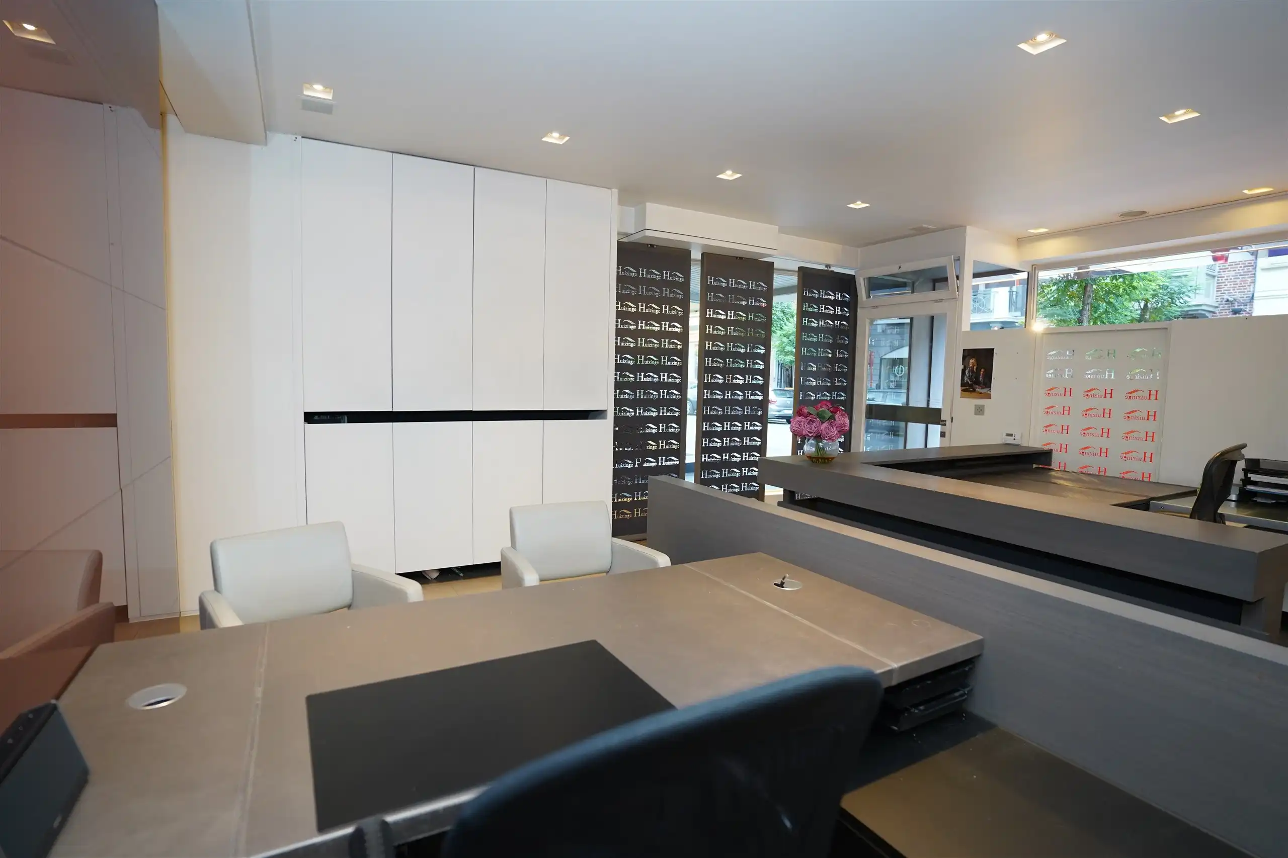 Instapklaar bureel tussen Grote Markt & Conservatoriumplein foto 8