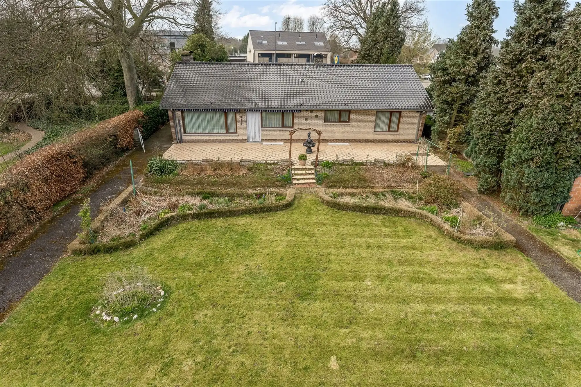 OP TE FRISSEN GELIJKVLOERSE WONING MET 3 SLAAPKAMERS OP EEN RUIM PERCEEL IN HET CENTRUM VAN OOSTHAM foto 20