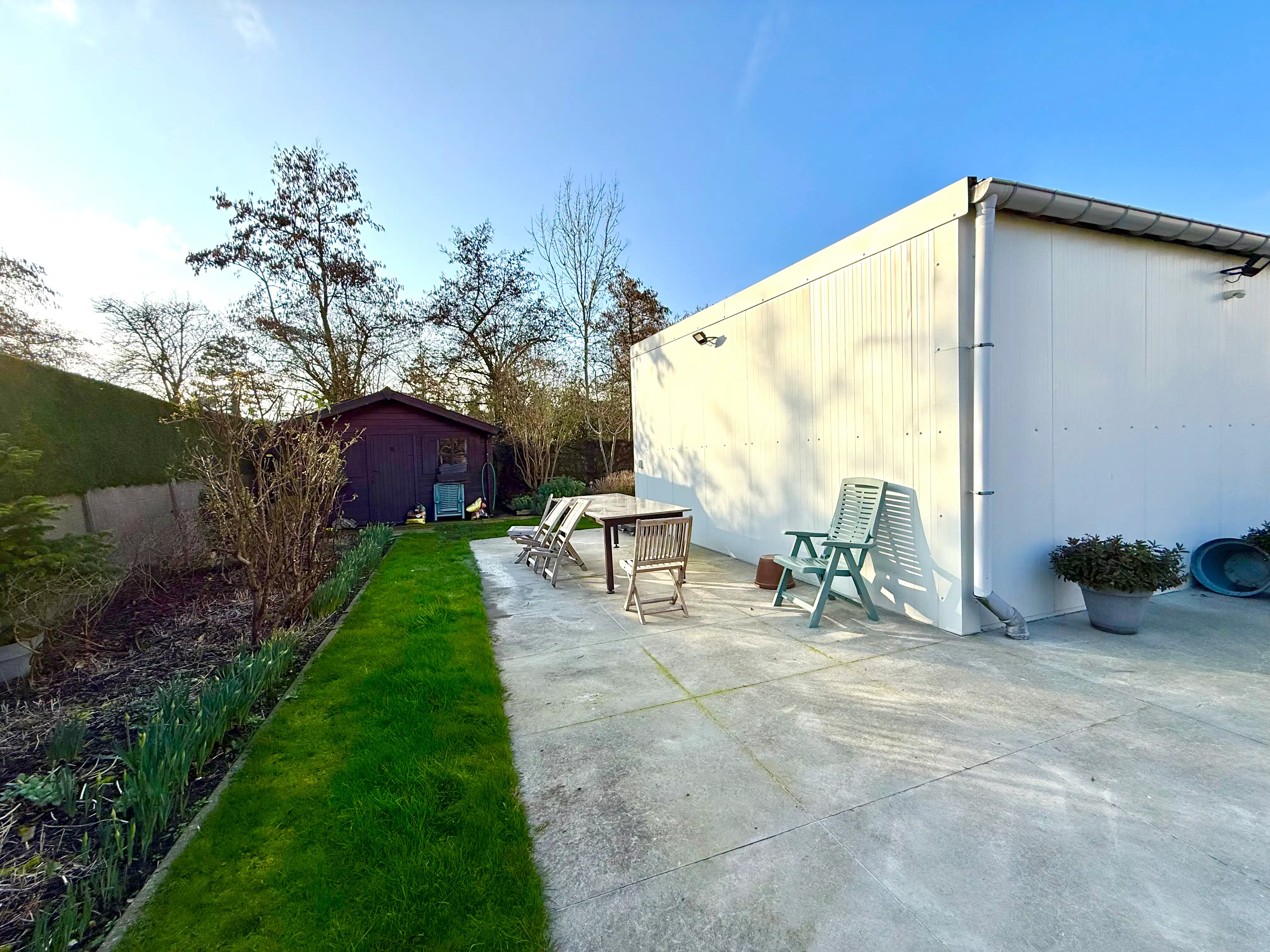 Magazijn met woonst en winkel foto 21