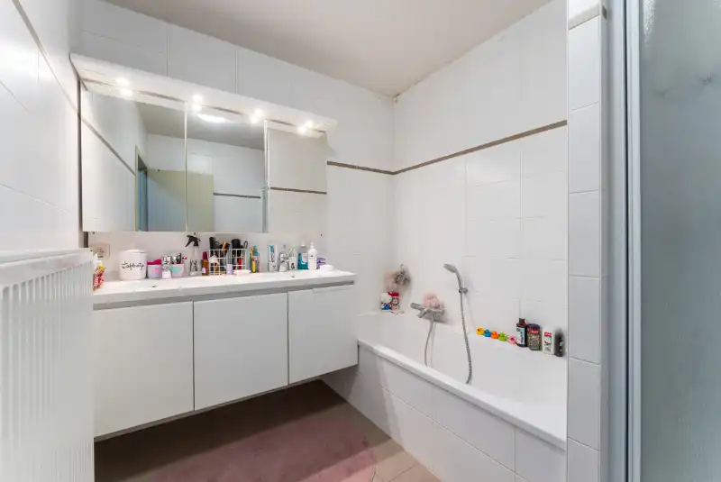 Genoveerd appartementsgebouw met drie appartementen en handelsruimte foto 11