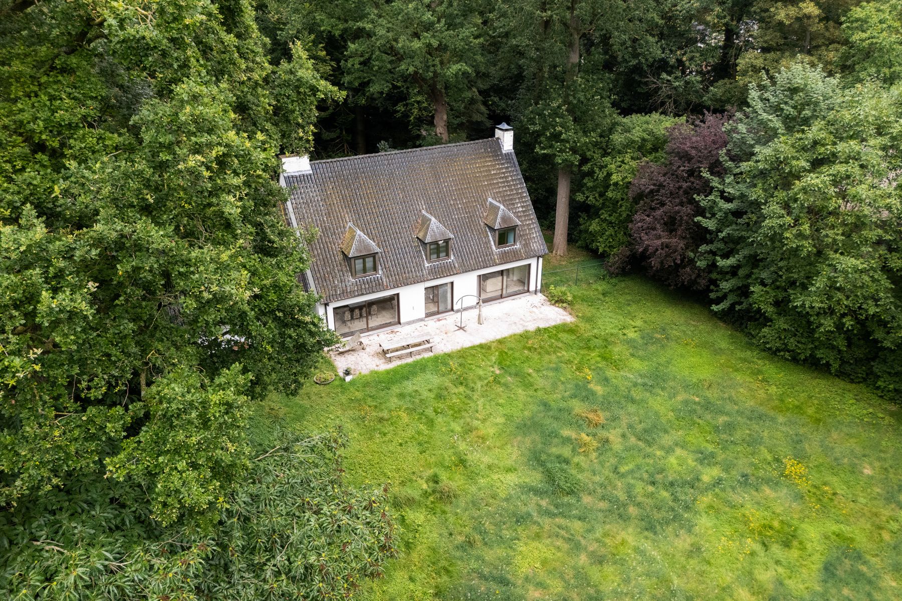 Ruime villa op een indrukwekkend perceel van 4490 m² foto 8