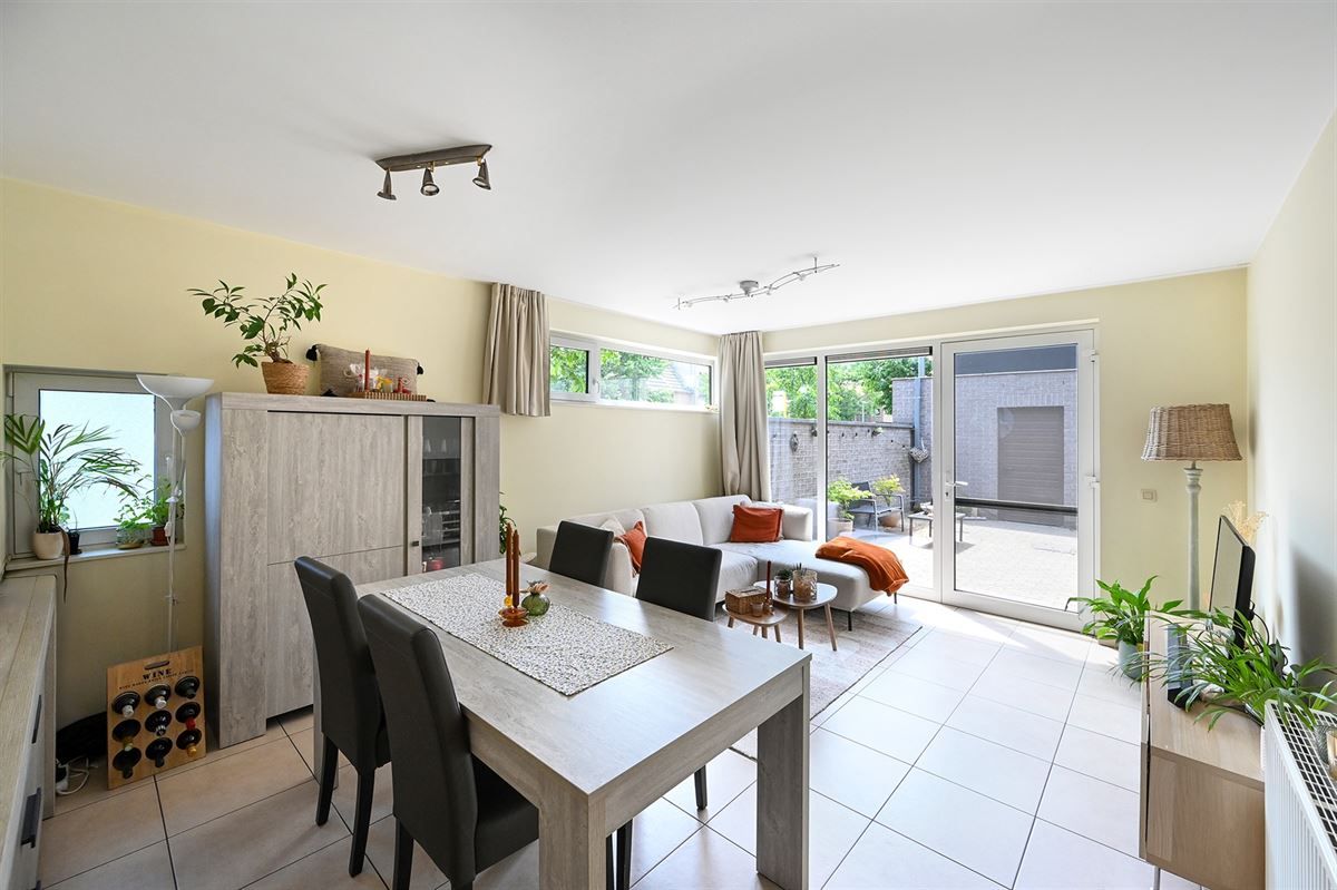 Gelijkvloersappartement met tuin en fietsenberging foto {{pictureIndex}}