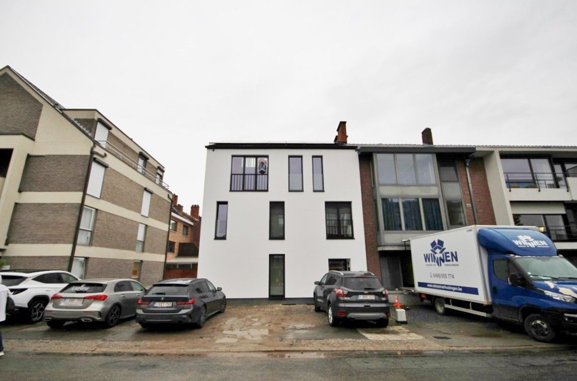 Duplex met terras in centrum van Sint-Truiden! foto {{pictureIndex}}