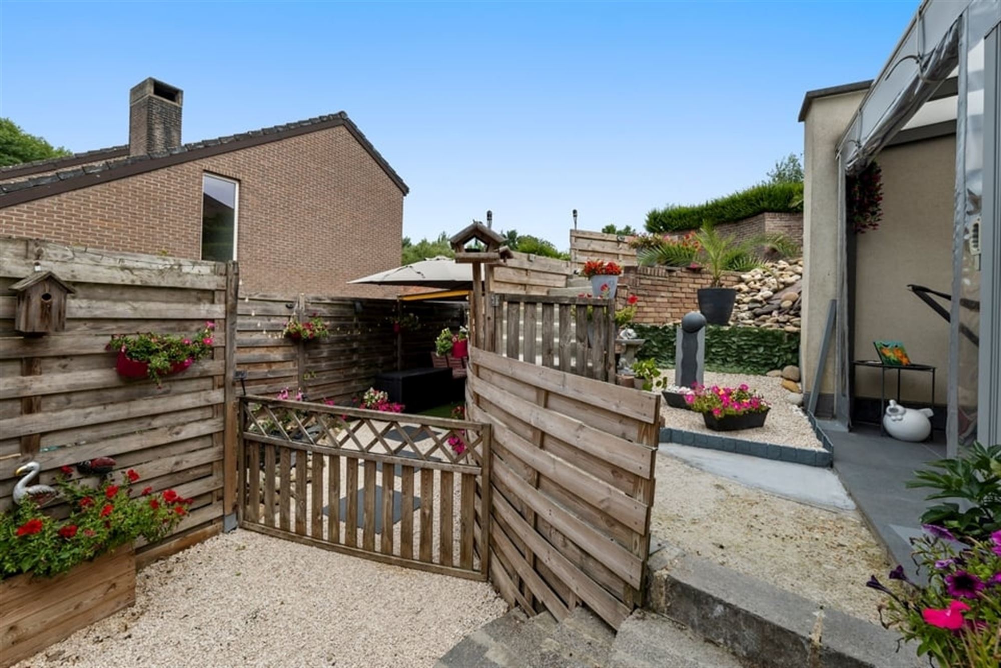 RUIME, INSTAPKLARE OPEN BEBOUWING MET PRACHTIGE TERRASSEN OP EEN RUSTIGE LOCATIE foto 24
