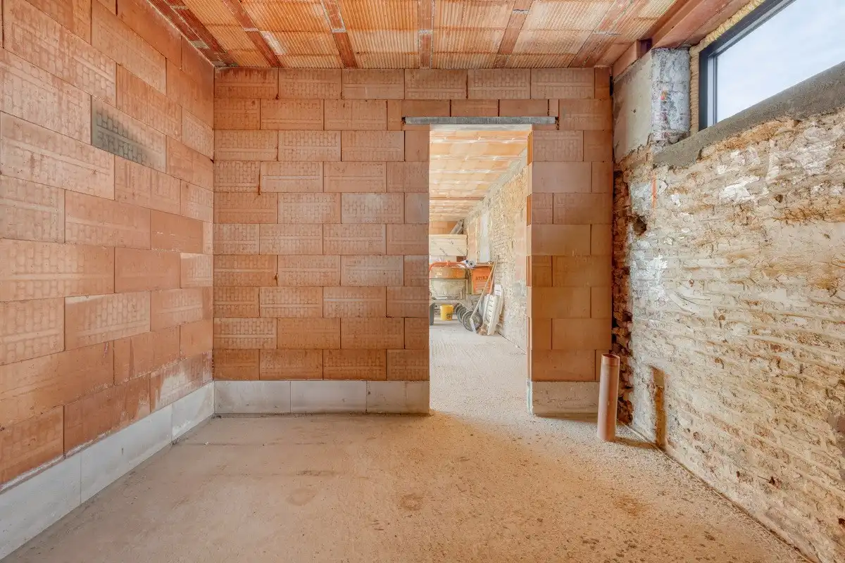 Ruime casco woning foto 7