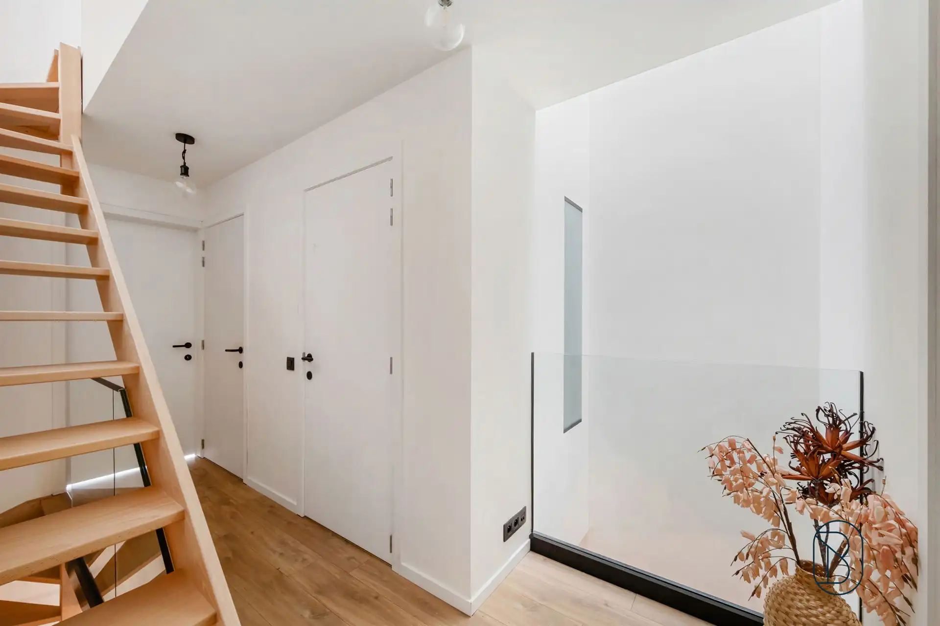 Mooie nieuwbouwwoning met 3 slk en 2 badkamers, + tuin foto 9
