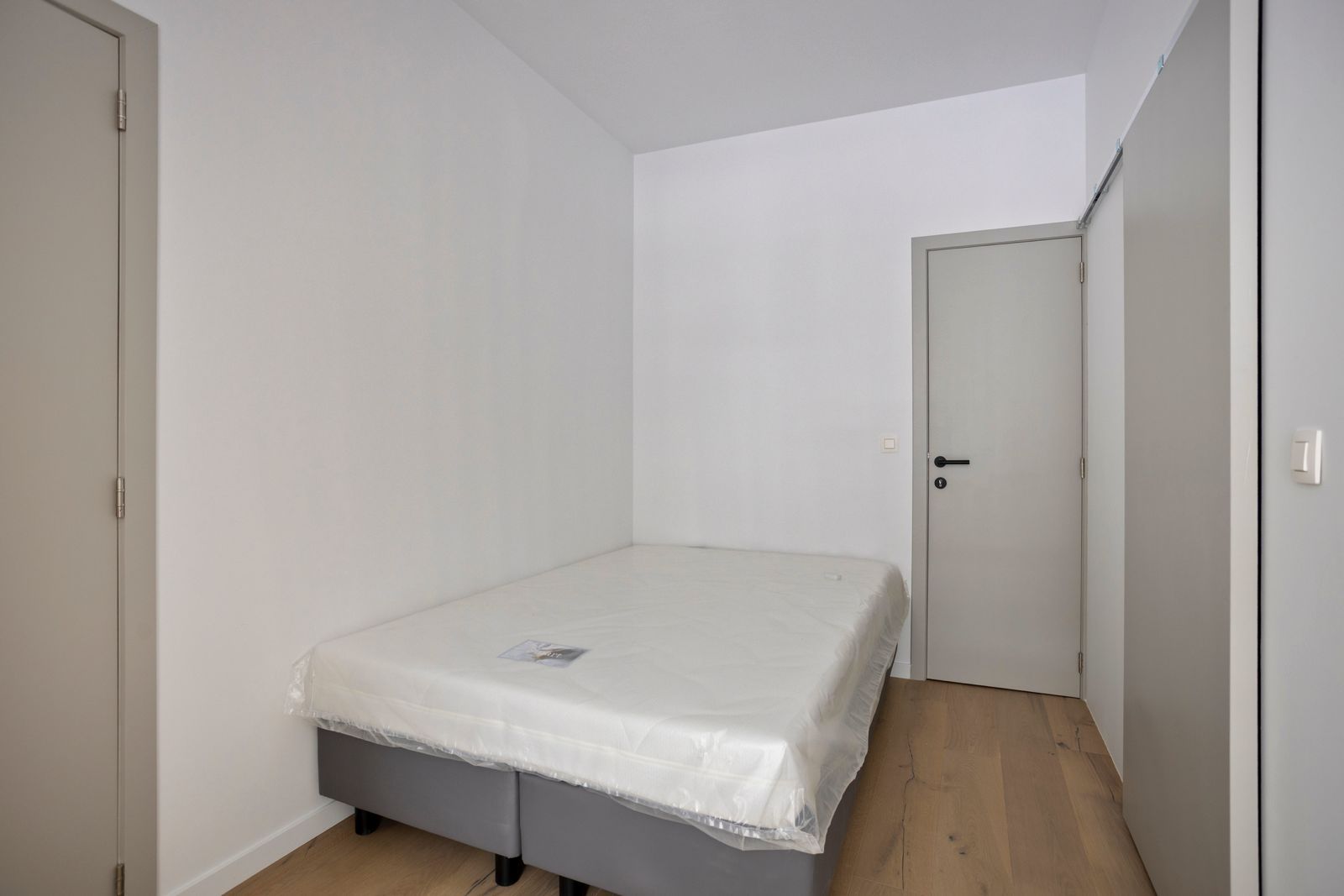 Gloednieuwe, energiezuinige studio met zonnepanelen te huur: instapklaar en bemeubeld foto 5