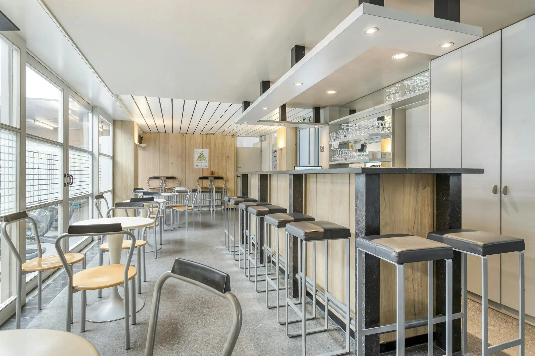 Sportcentrum met woning te koop in Roeselare foto 19