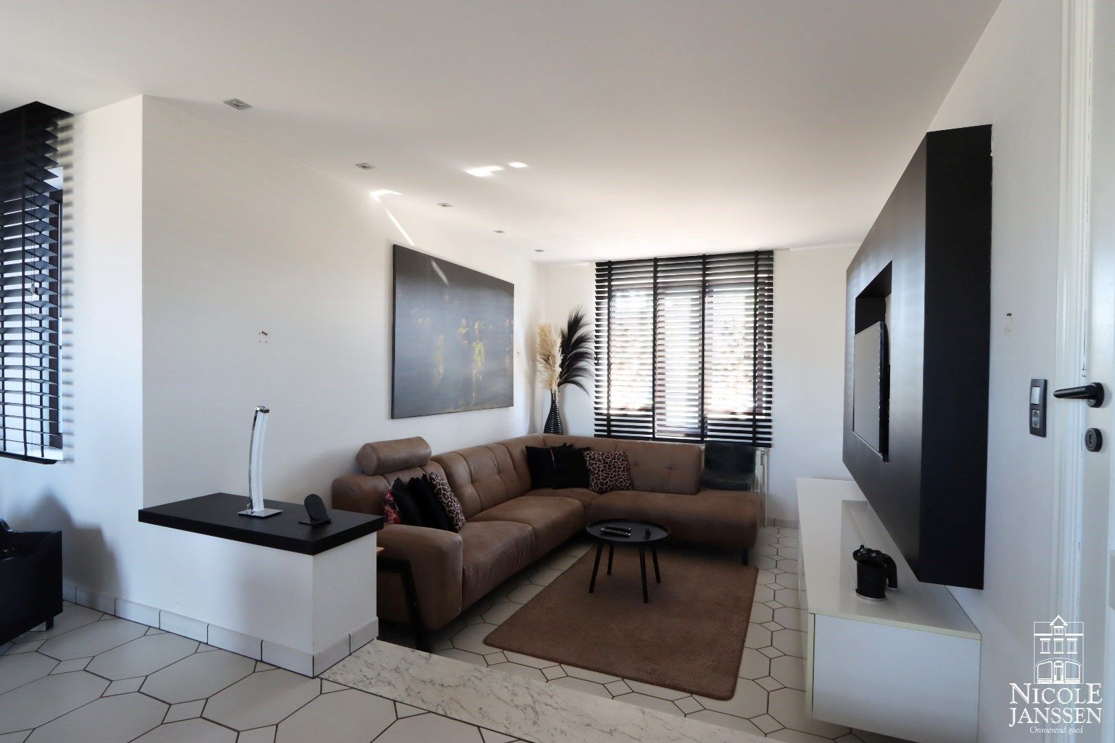 Instapklare gezinswoning met drie slaapkamers, twee badkamers, grote kelder en vrijstaande garage foto 7