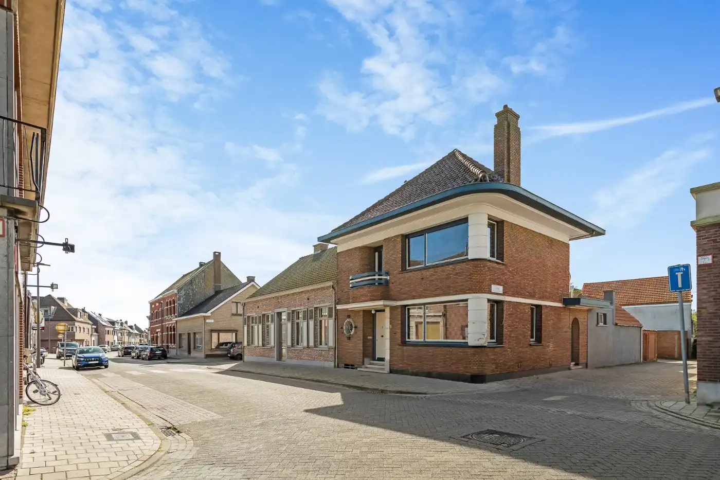 Te renoveren, geklasseerde art deco woning met 3 slpk, ruime zolder en Z-tuin foto 32