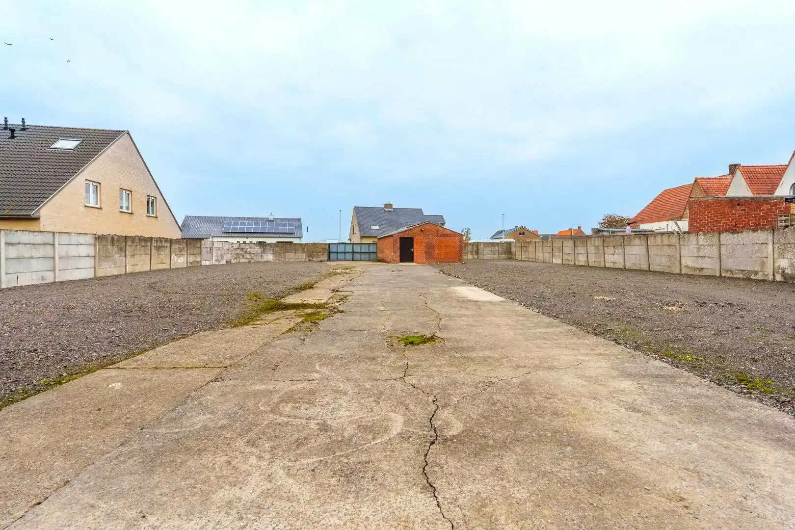 Polyvalent eigendom: woning, winkelruimte én loods te koop in Merkem op 1.885m² foto 9