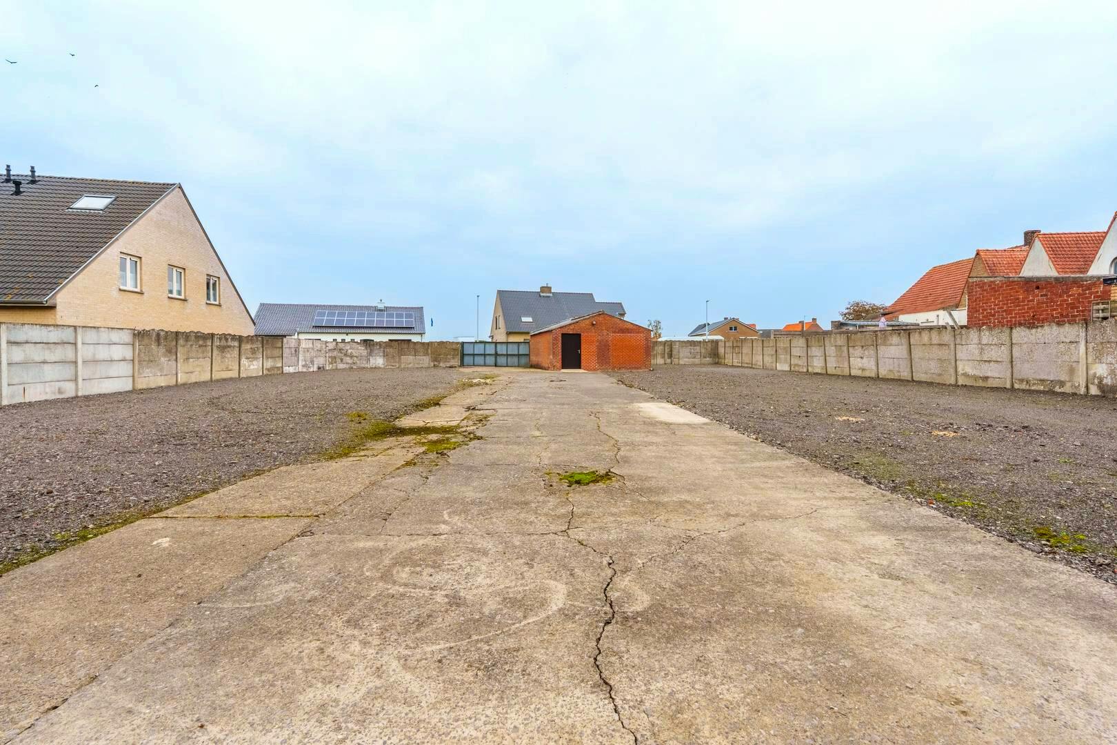 Polyvalent eigendom: woning, winkelruimte én loods te koop in Merkem op 1.885m² foto 9