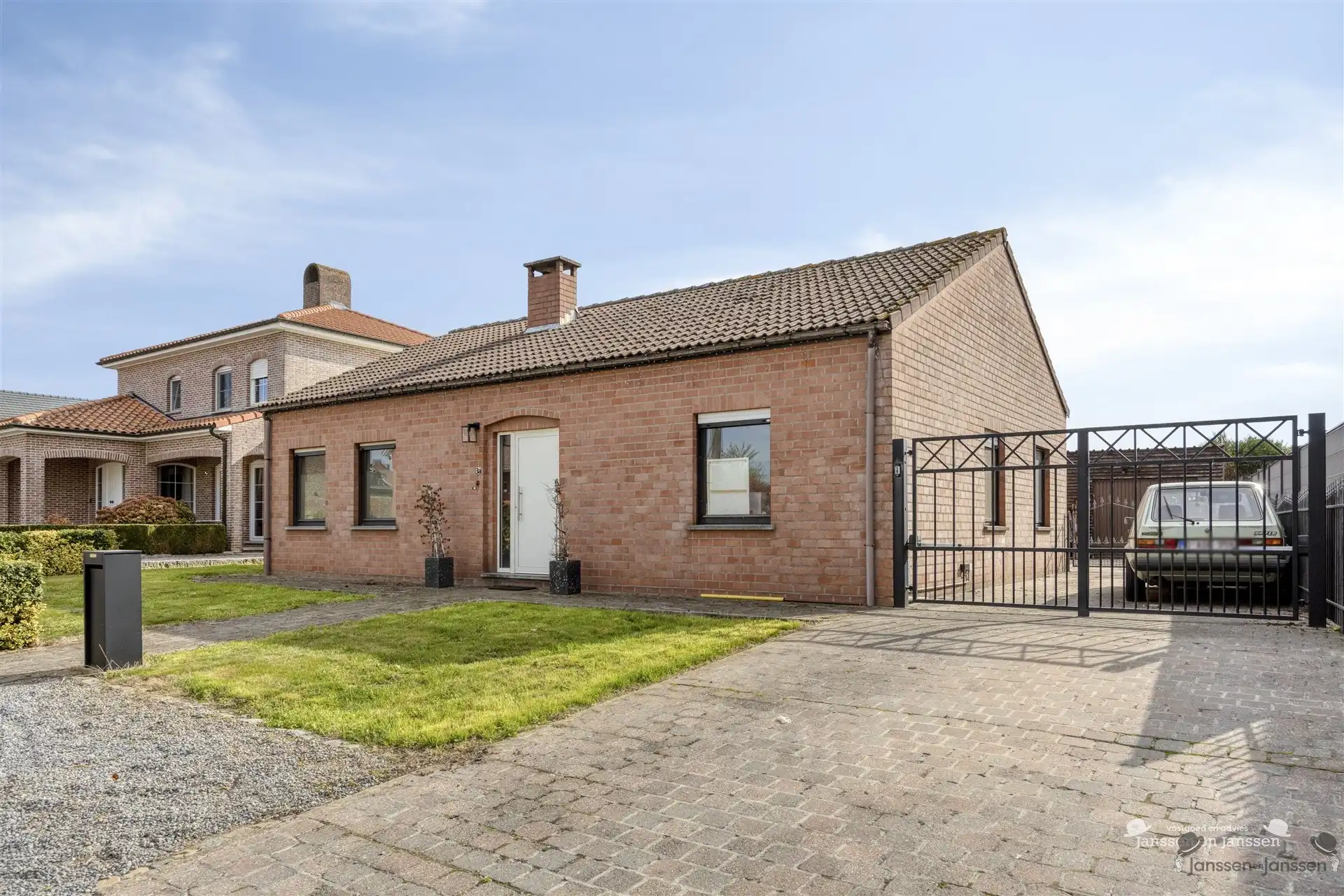 Rustig gelegen bungalow met grote tuin foto 2