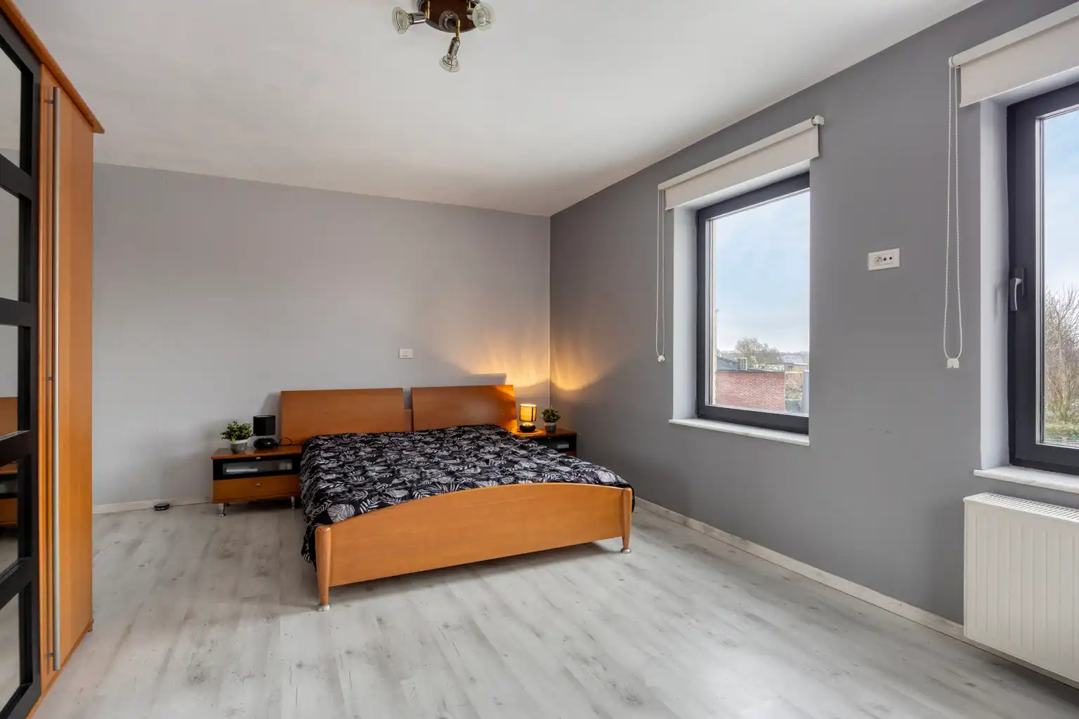 INSTAPKLARE WONING MET PRAKTIJKRUIMTE/BUREEL EN ZWEMBAD foto 16