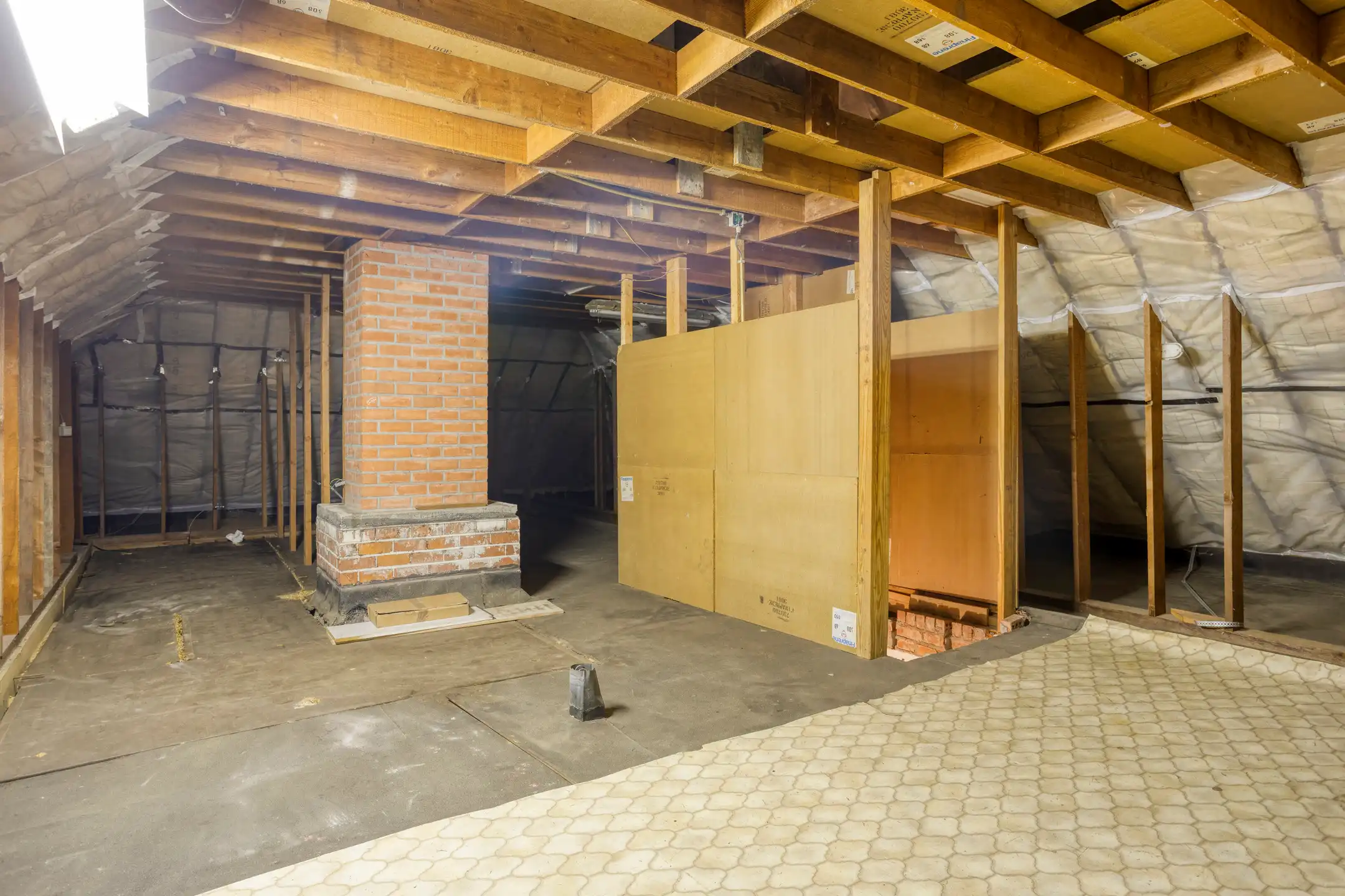 Open bebouwing met twee garages en ruime zolder foto 20