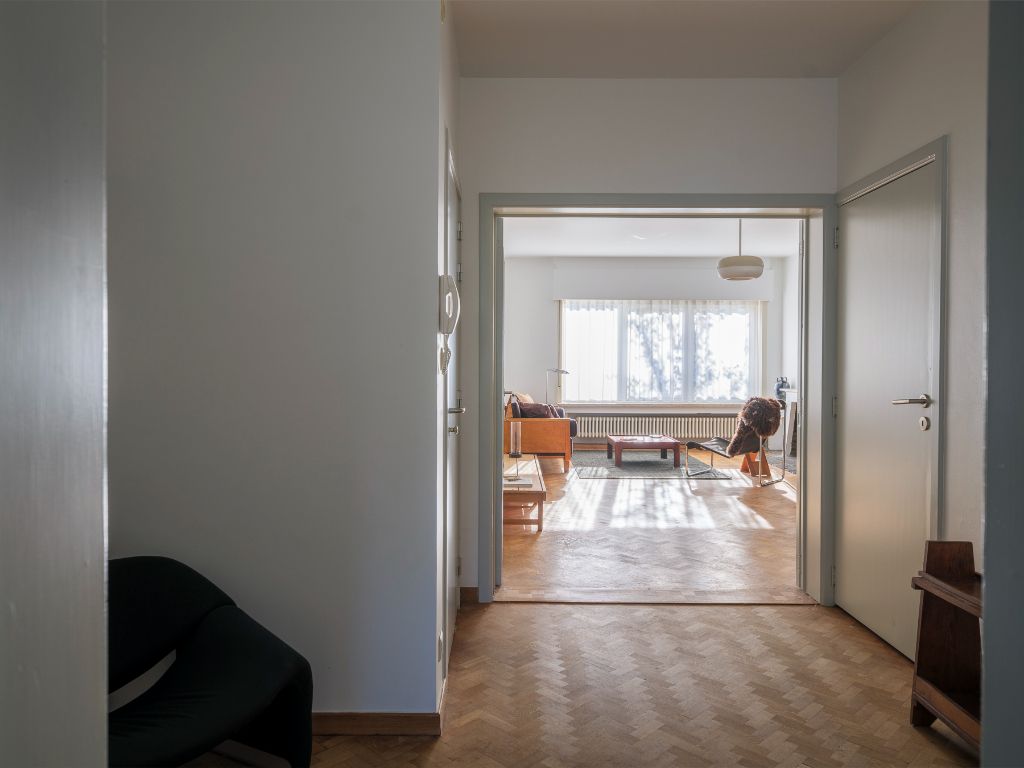 Een stijlvol appartement in de&nbsp;Sportstraat, met een warm mid-century karakter en hedendaags wooncomfort. foto 10