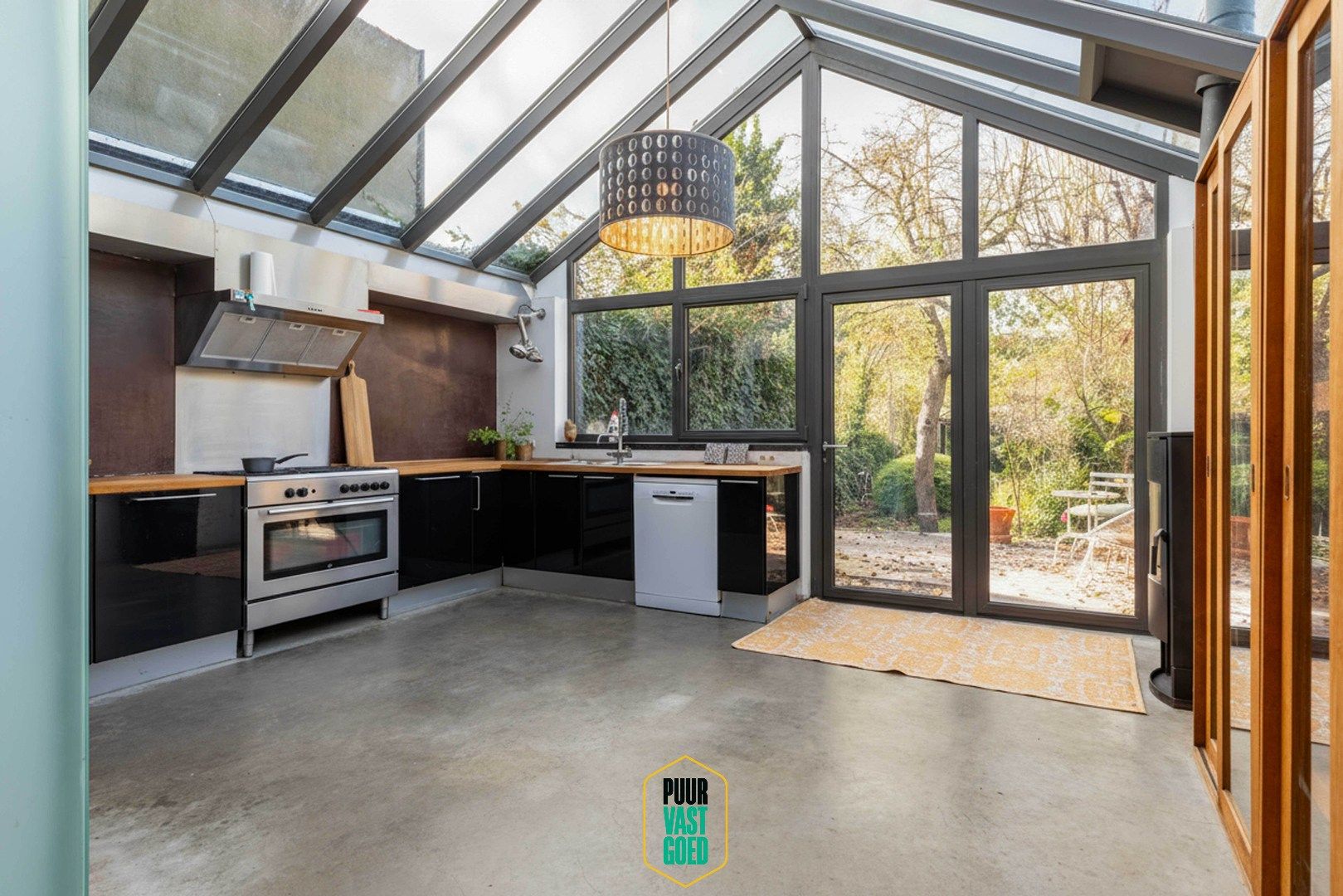 Karaktervolle burgerwoning met 5 slaapkamers en zonnige tuin, nabij de Kruispoort. foto 12