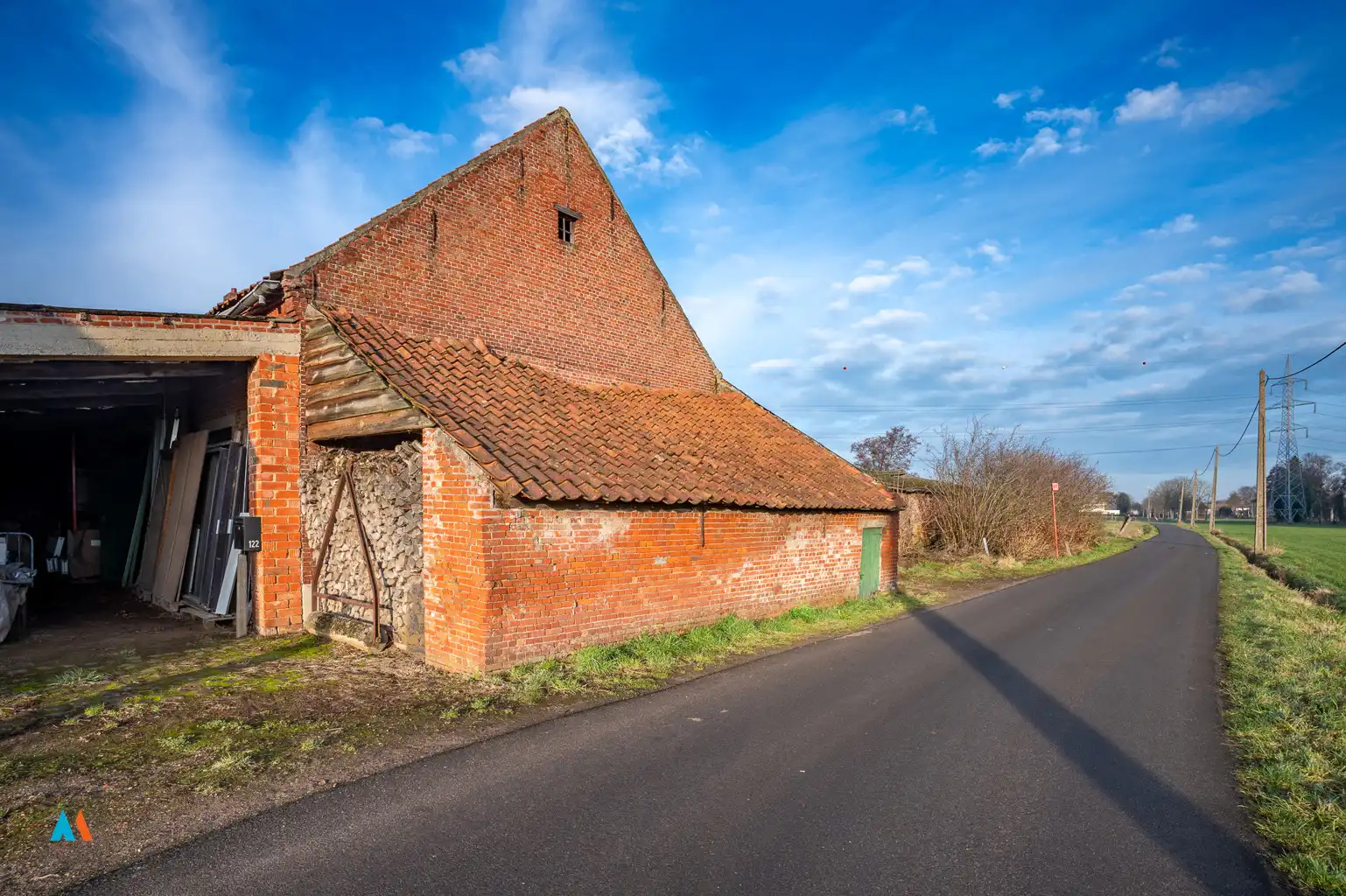 Boerderij met stallen op 1 ha foto 25