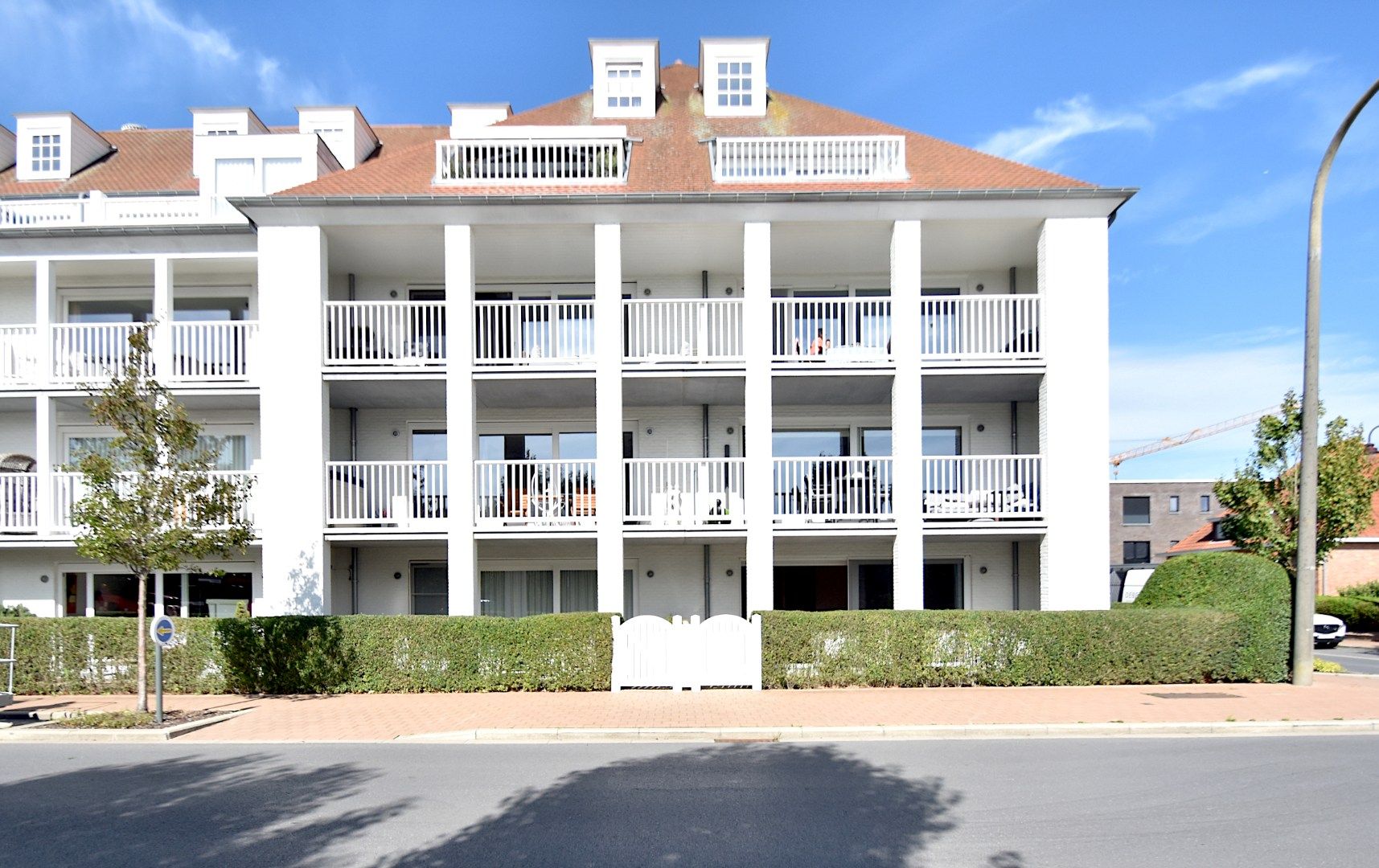 Ruim en elegant hoekappartement met drie terrassen foto 20