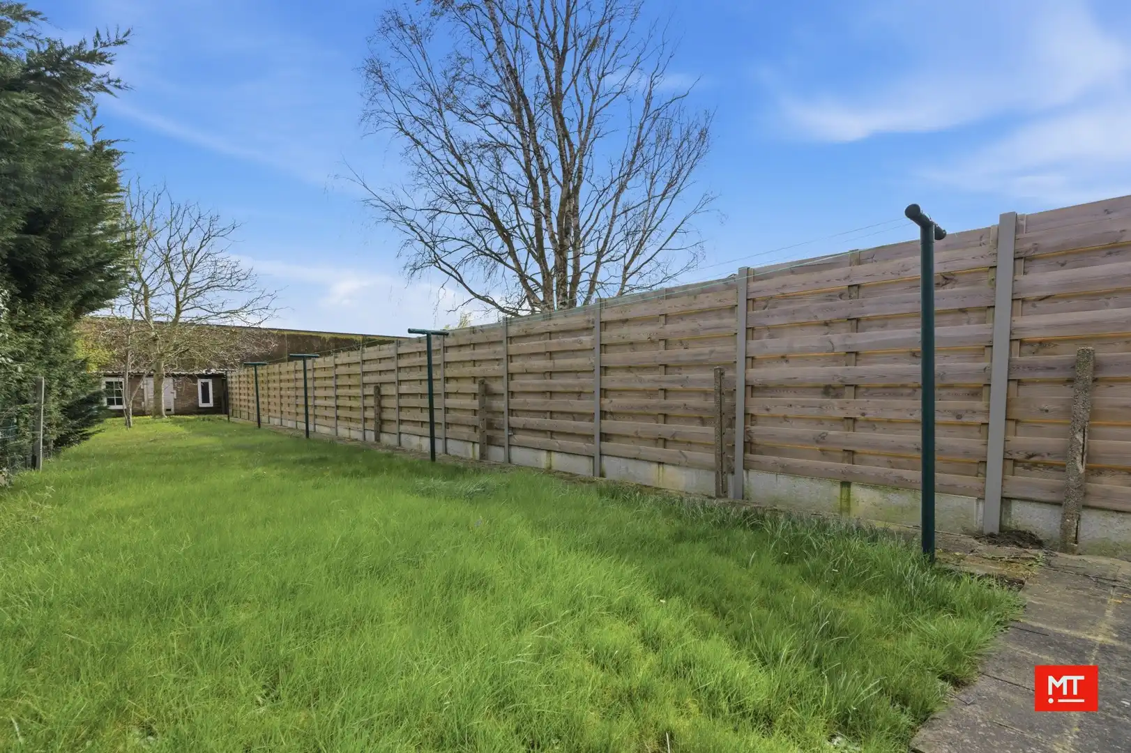 Ruime, instapklare woning met 4 slaapkamers en zonnige tuin in Wevelgem foto 17