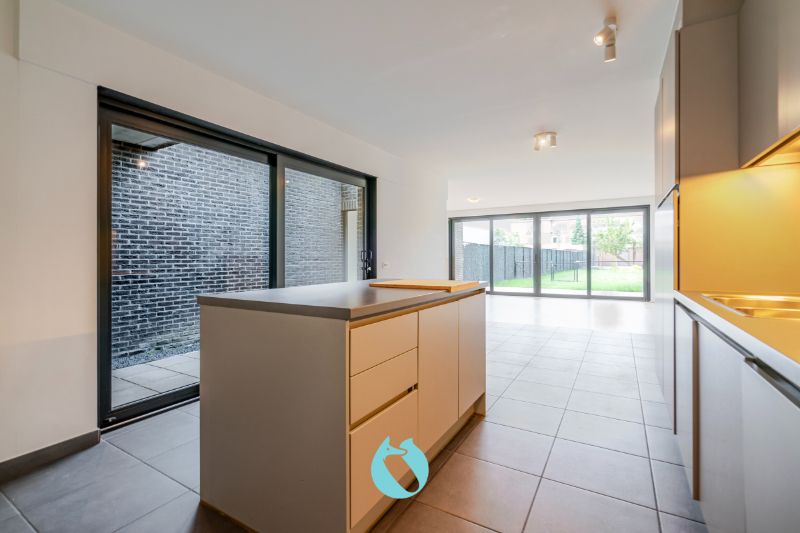 Ruim gelijkvloers 3-slaapkamer appartement te Wondelgem (Gent) foto {{pictureIndex}}