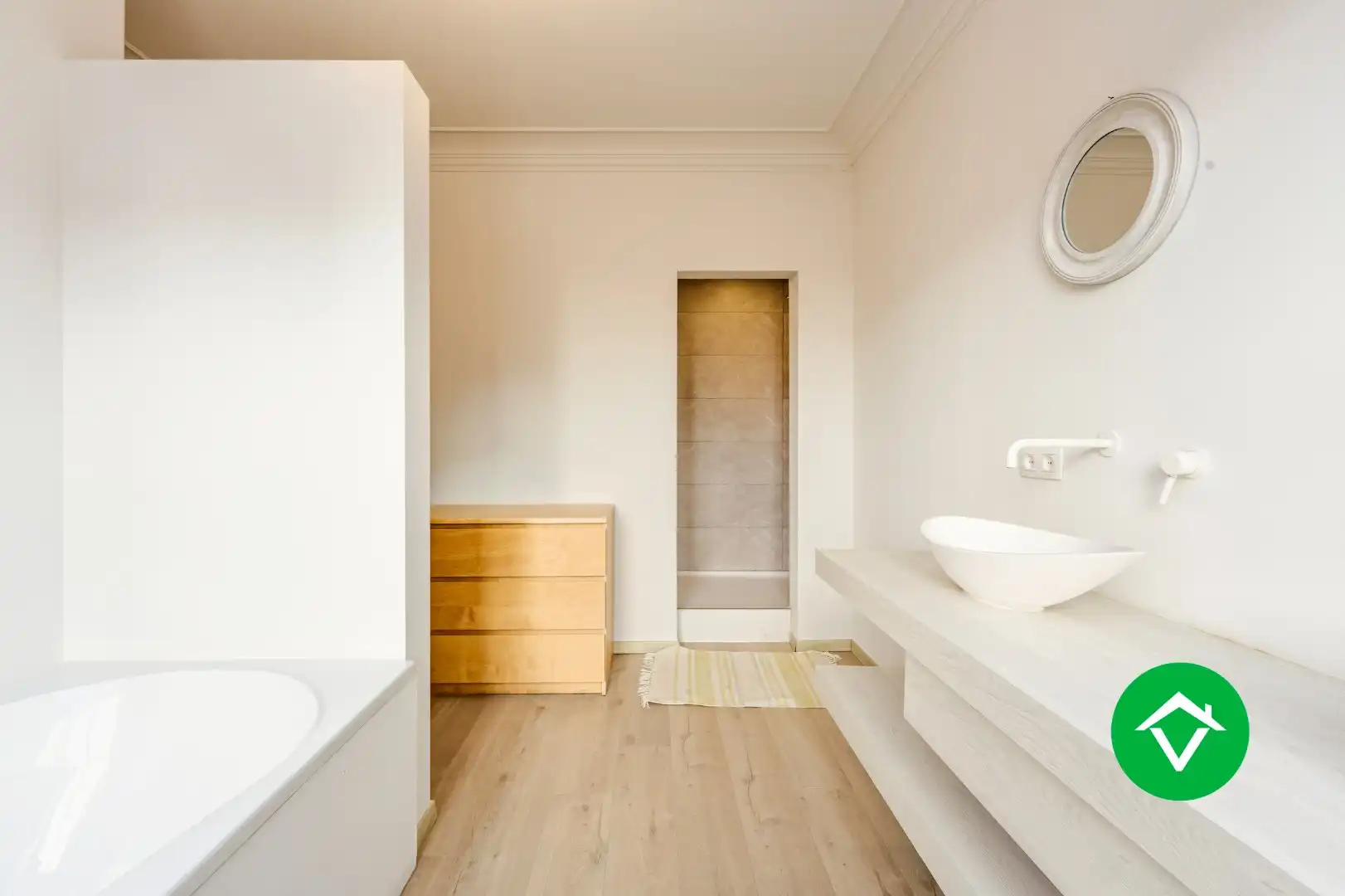 Ruim triplex appartement met 5 slaapkamers, in het centrum van Torhout foto 23