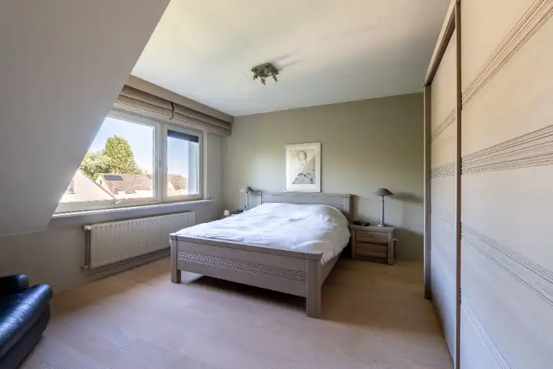 Unieke en ruime woning met geïntegreerd kantoor, 4 slpks en zuidgerichte tuin foto 17