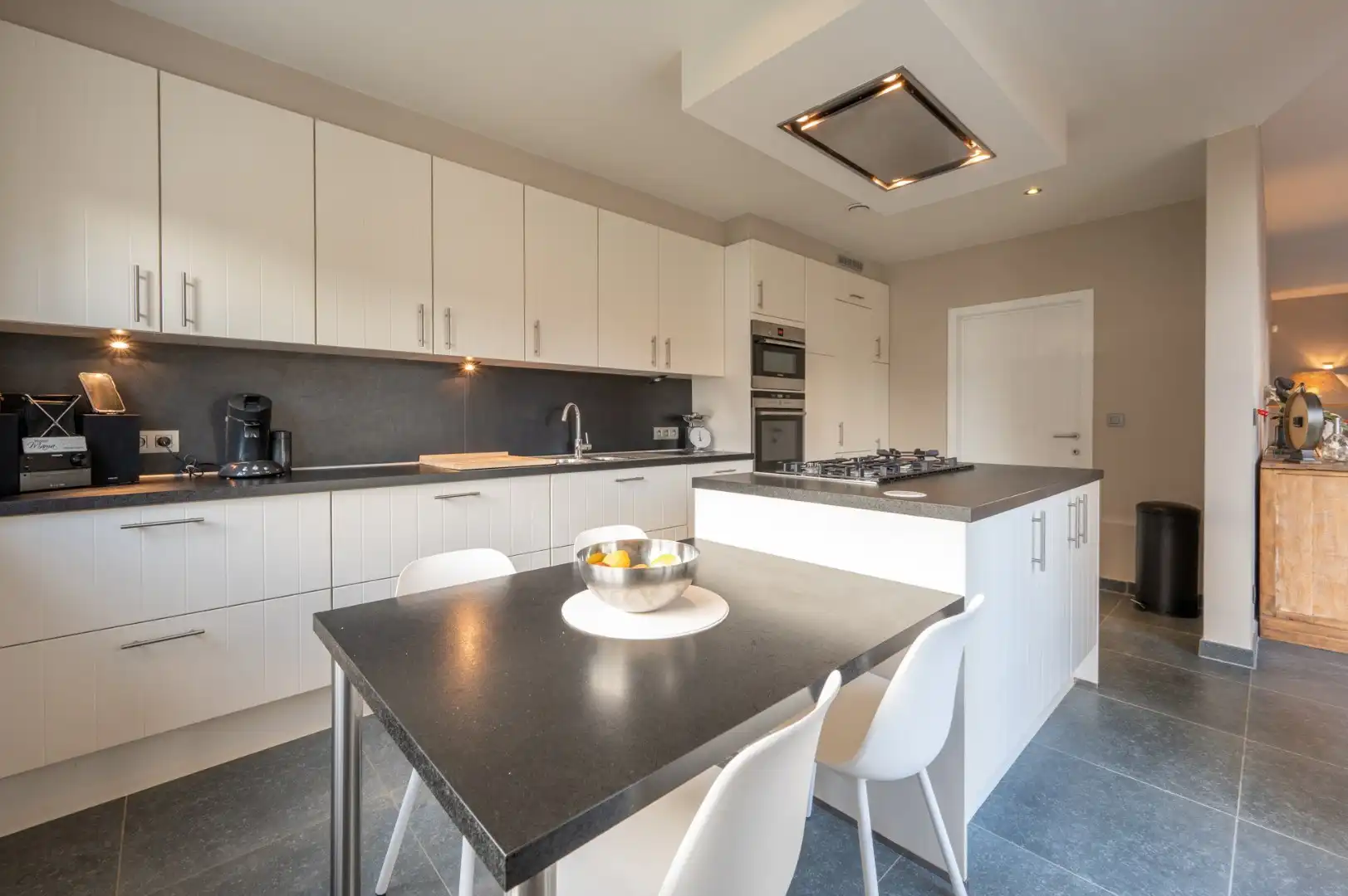 Prachtige en zéér ruime woning met kwaliteitsvolle afwerking foto 8