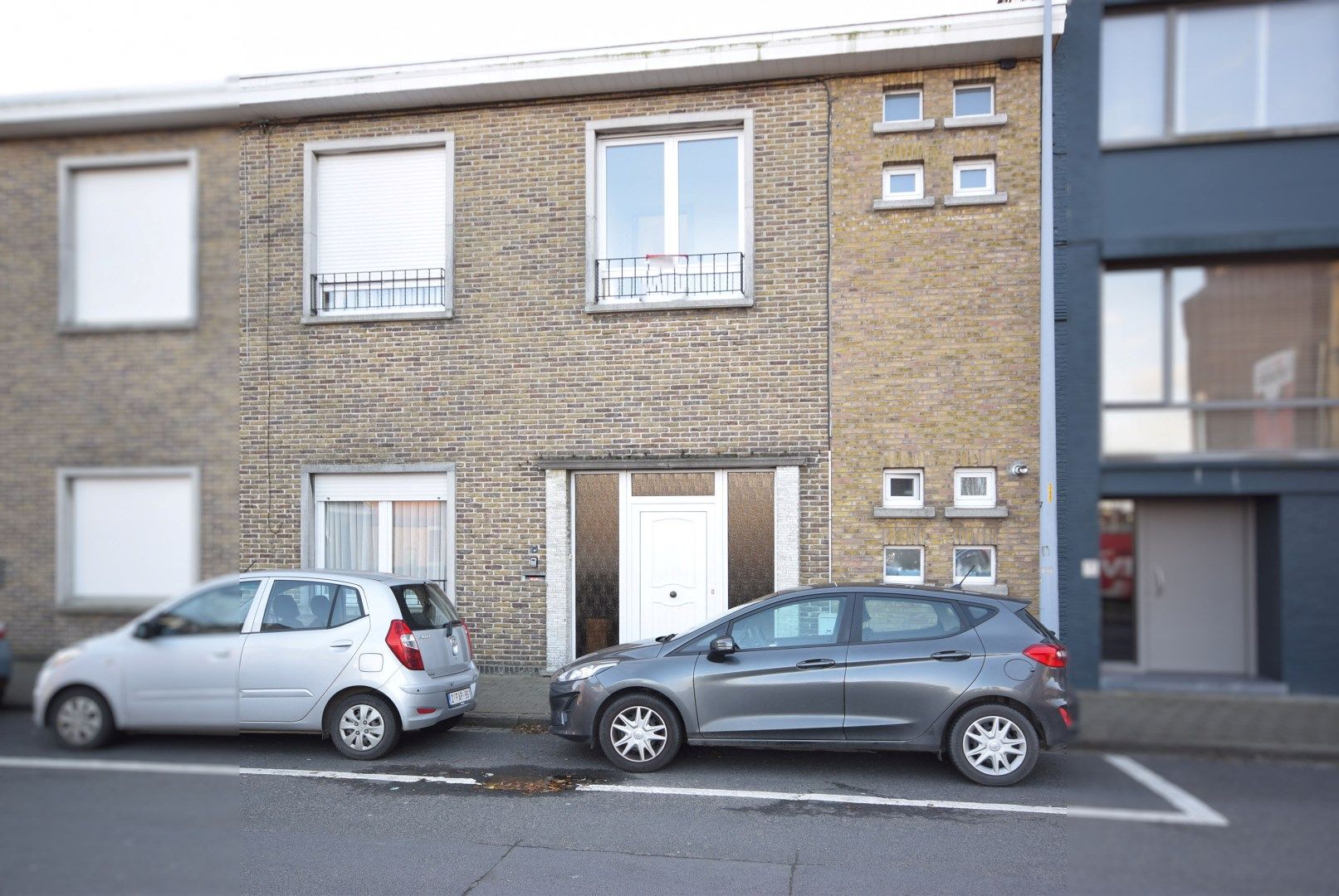 Hoofdfoto van de publicatie: Op te frissen stadswoning met binnentuin