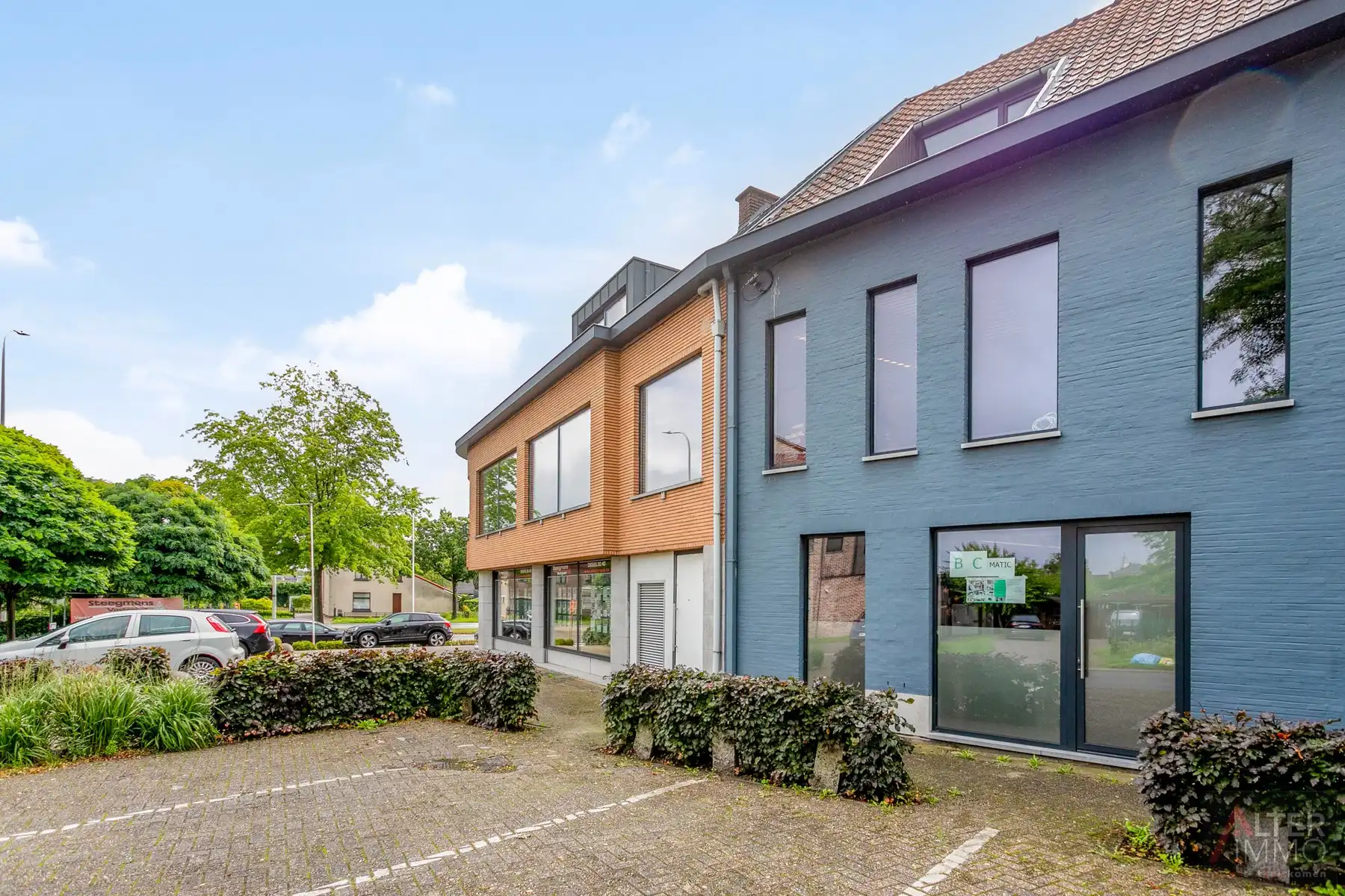 Bedrijfspand met appartement op toplocatie met uiterste visibiliteit! foto 4