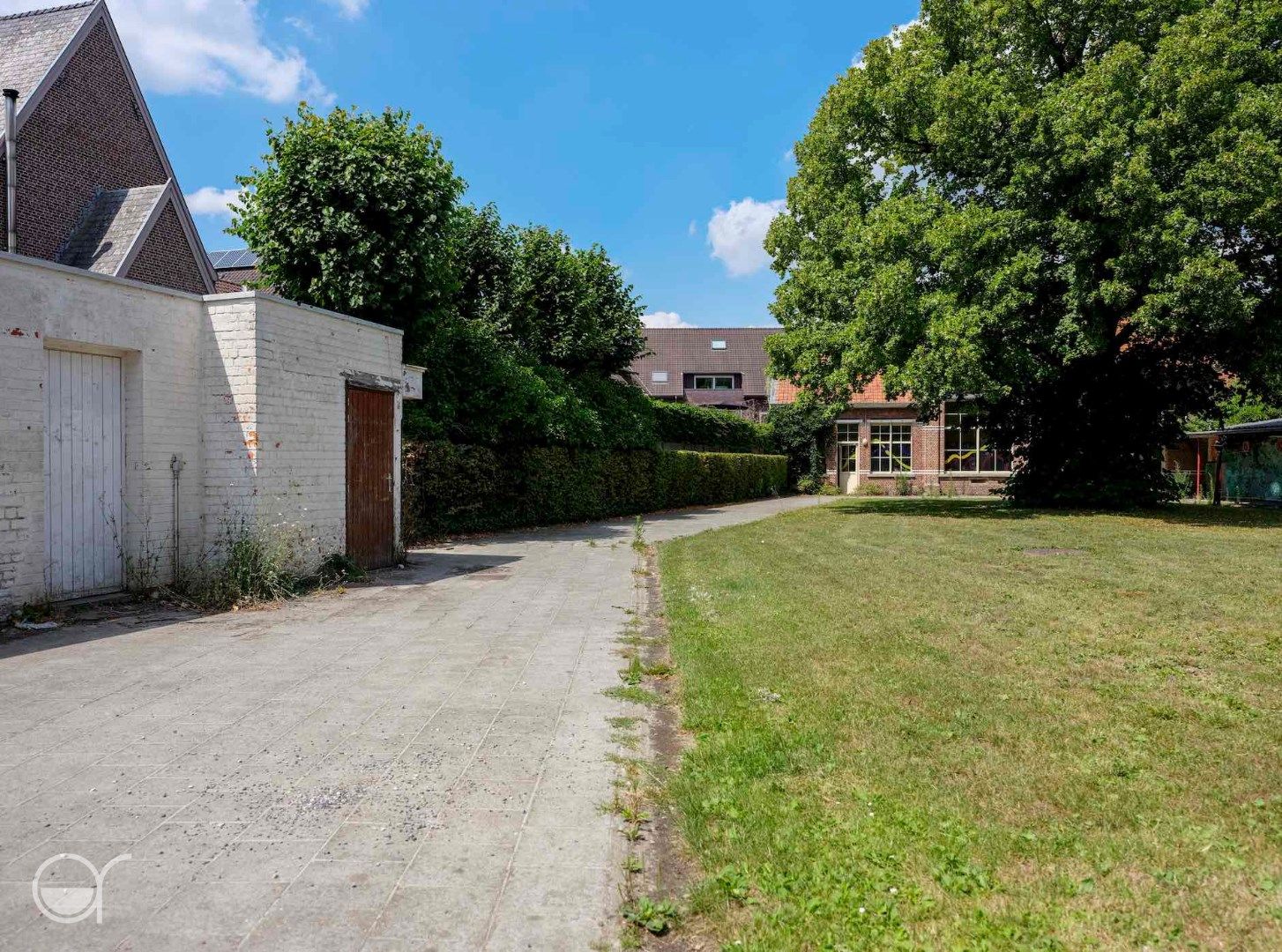 Oude school en jeugdaccomodatie te Bellem foto 2