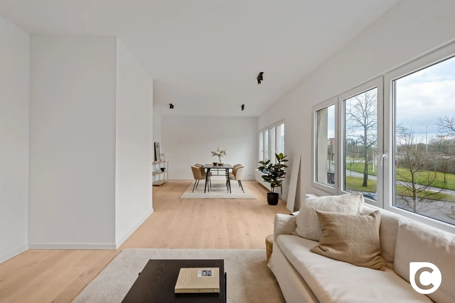 Hoogwaardig gerenoveerd 2 slpk app met terras foto 19