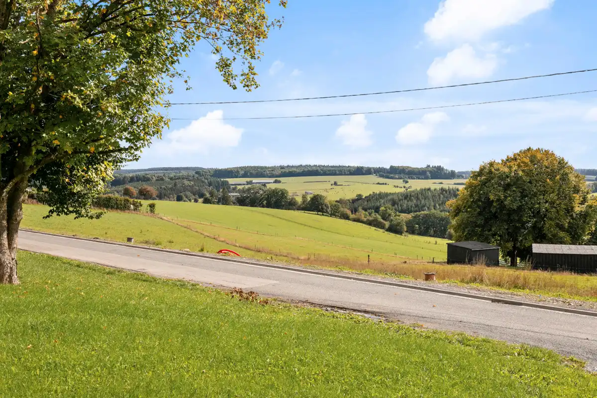 Terrain à batir de 11a 79ca dans un endroit calme foto {{pictureIndex}}
