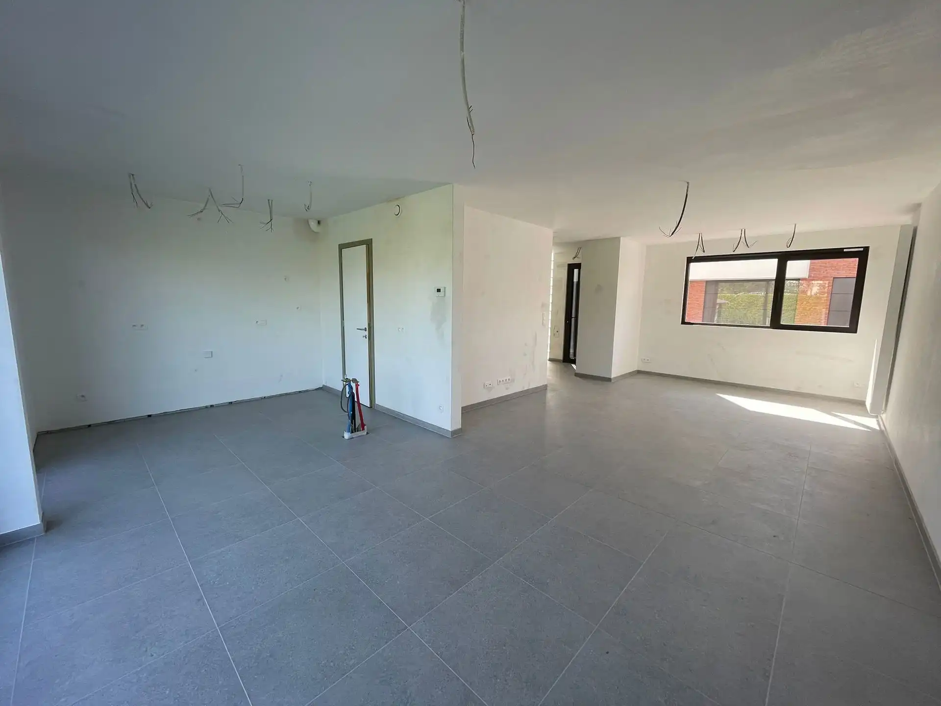 Nieuwbouwwoning met drie slaapkamers, tuin en terras foto 4