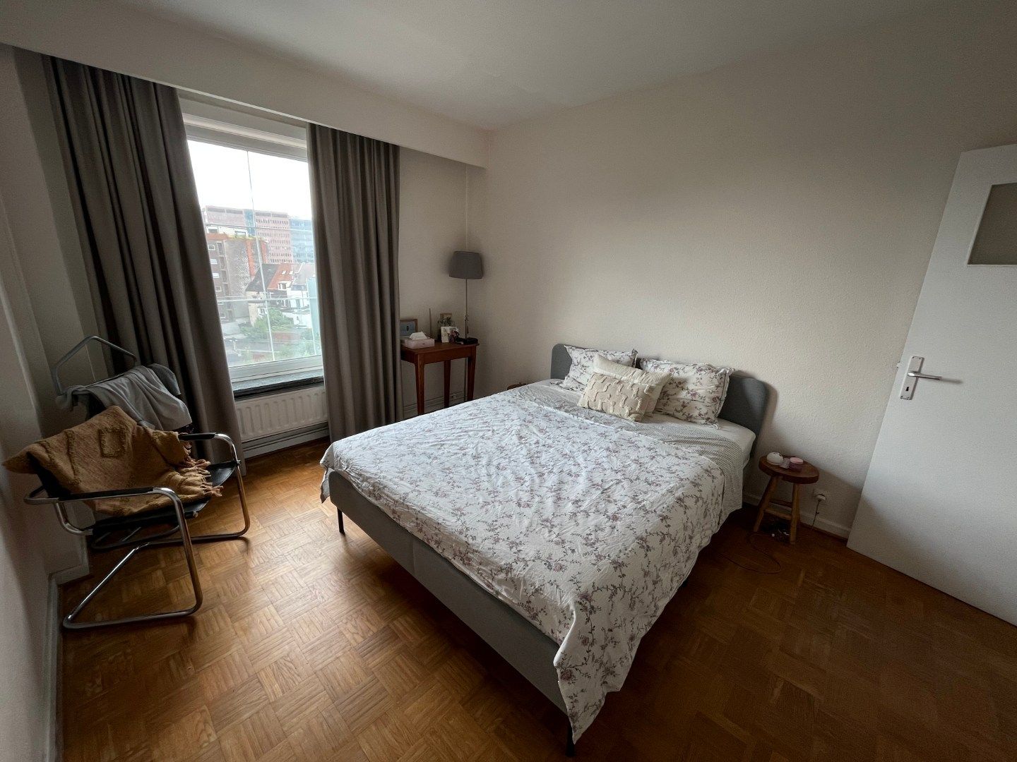 Ruim, lichtrijk appartement met garage én berging (kelder). foto 13