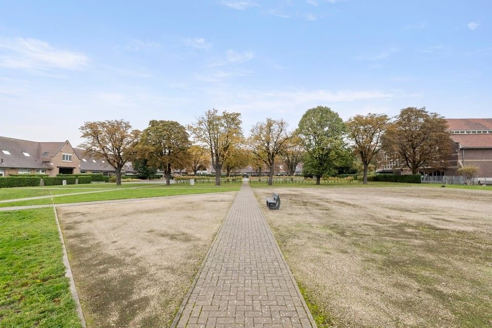 RUIM EN INSTAPKLAAR APPARTEMENT MET 3 SLKS EN EEN PARKEERPLAATS IN GENK foto 29