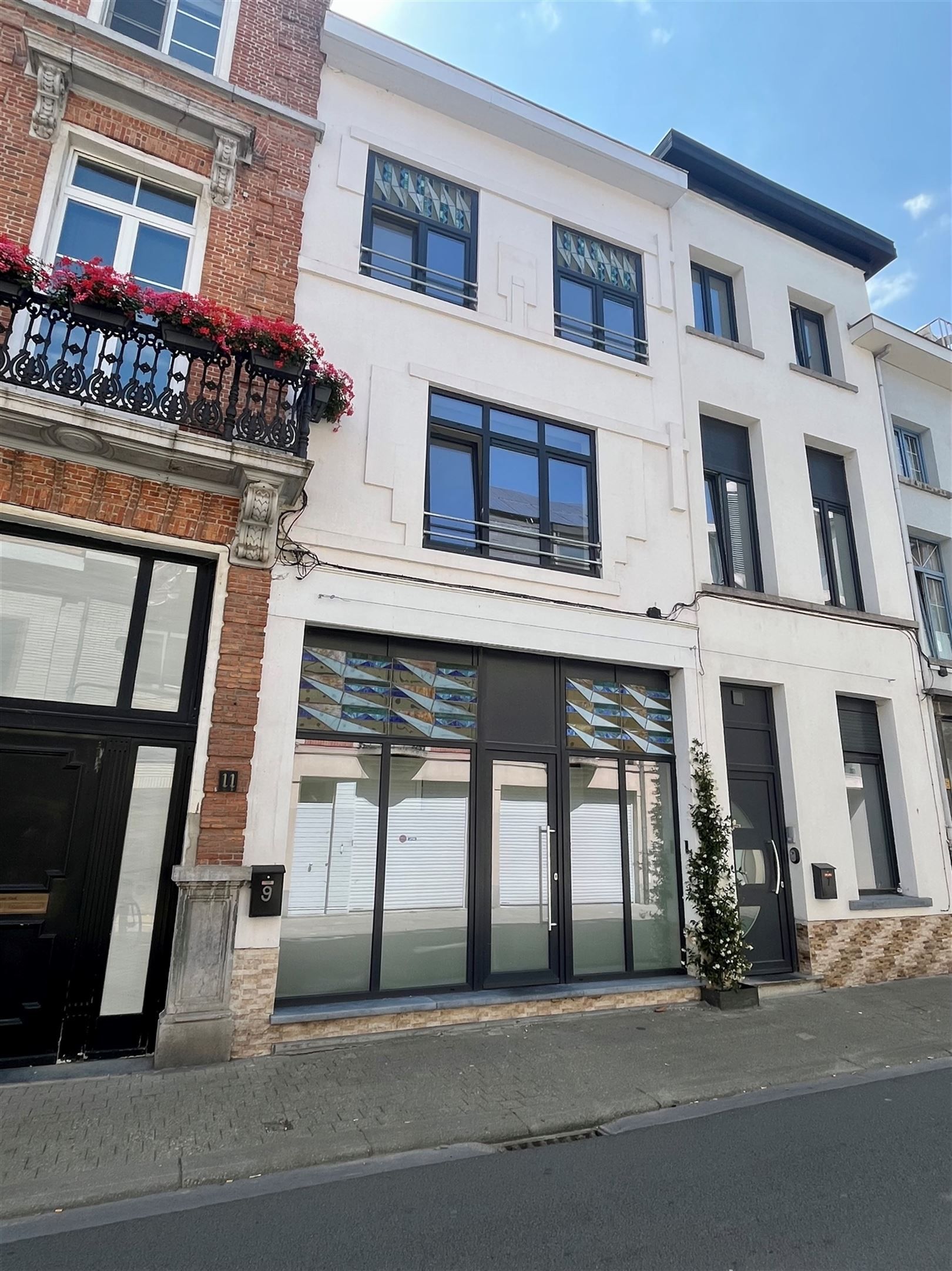 In stadscentrum gelegen, gerenoveerde woning met 3 slaapkamers foto {{pictureIndex}}