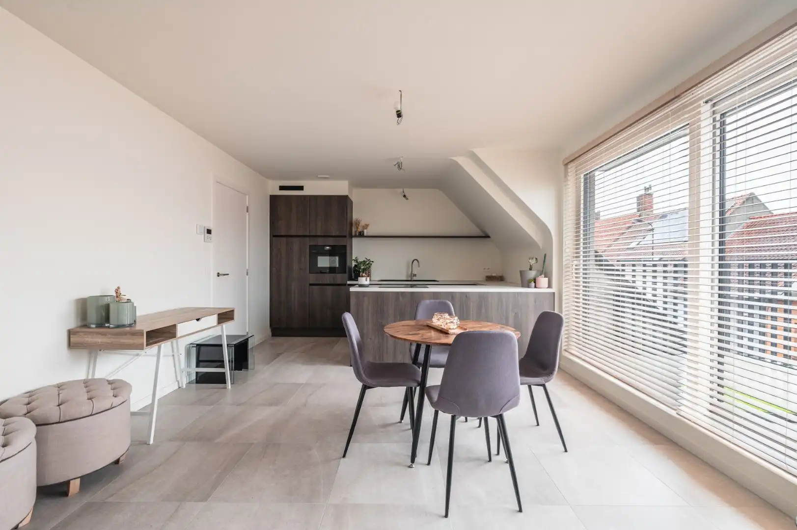 BEN appartement met aangenaam terras, 2 slks, autostaanplaats en direct instapklaar. foto 5