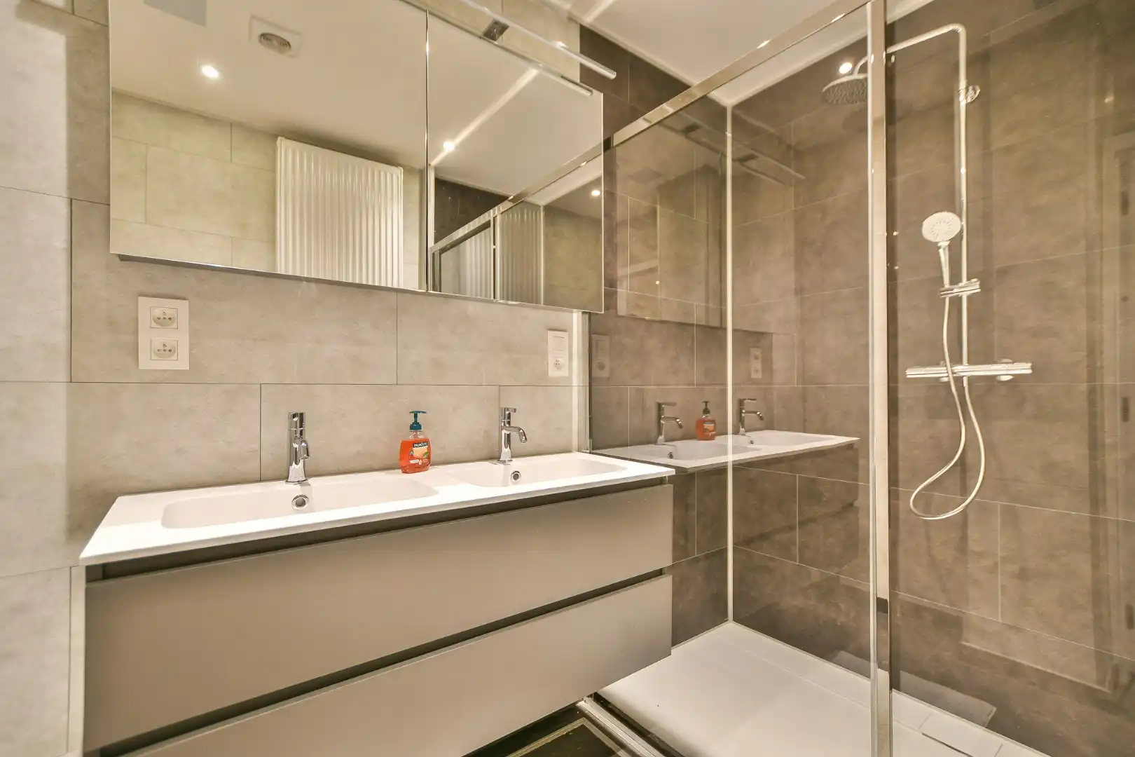 Gerenoveerd appartement met 2 slaapkamers te koop op toplocatie te Blankenberge!  foto 8