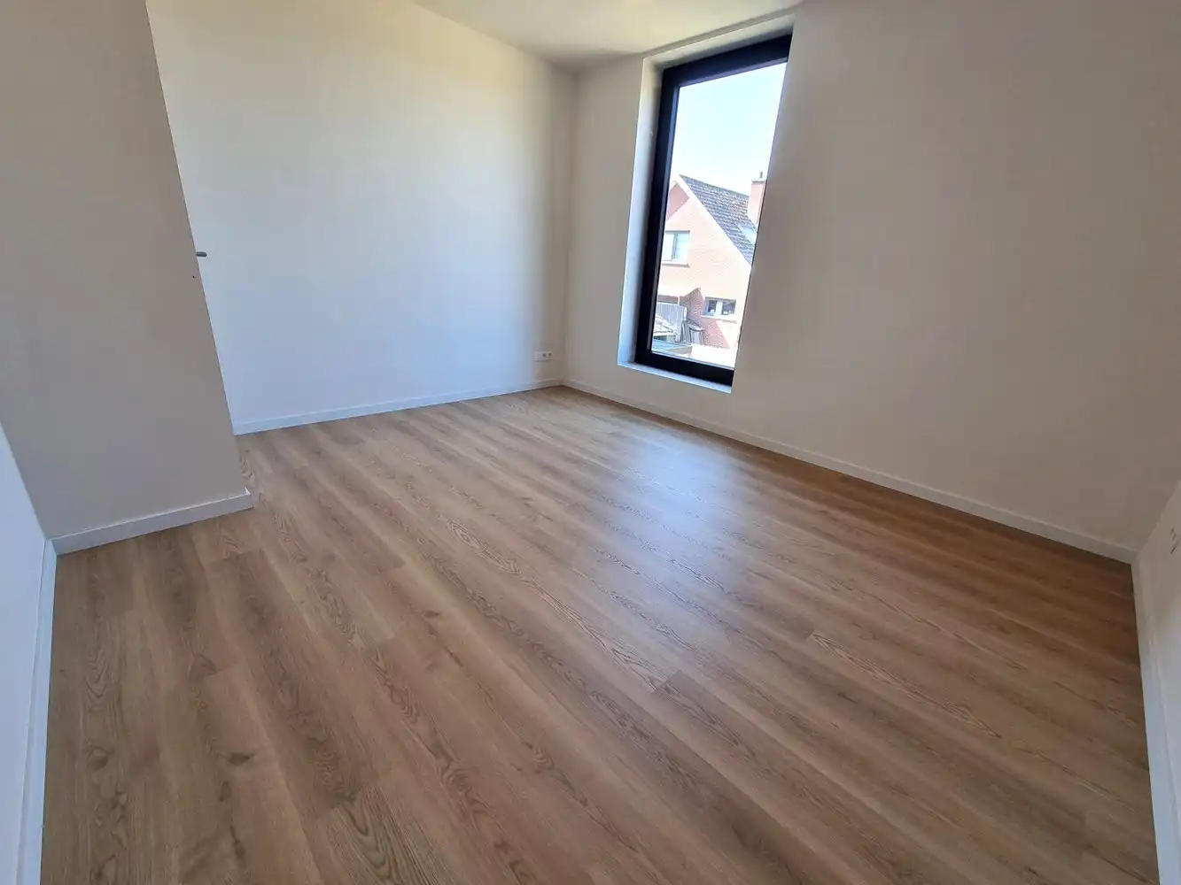 Prachtig, volledig afgewerkte nieuwbouw woning. Rustige ligging. foto 6