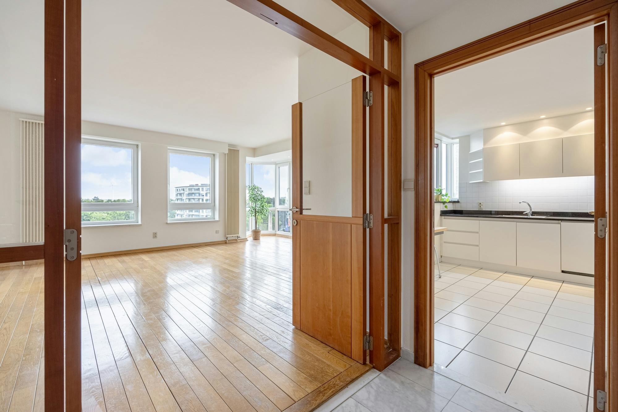 Ruim appartement te koop in hartje Hasselt met terras en parkeerplaats foto 3