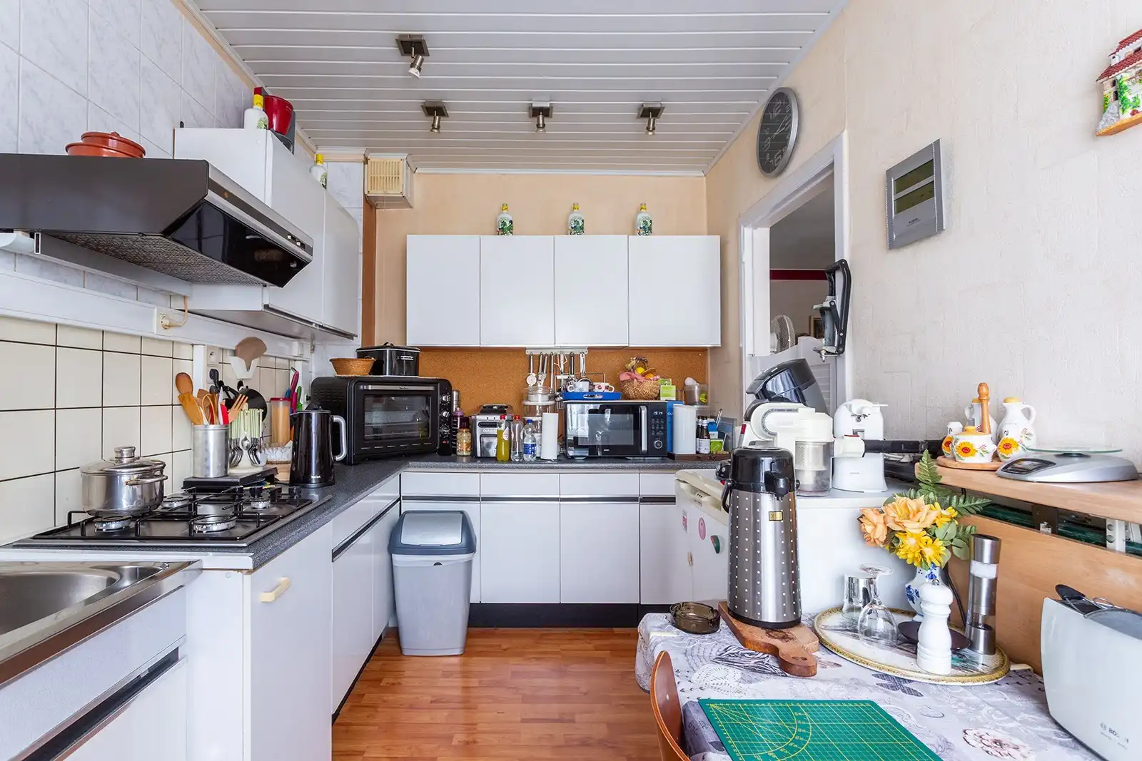 Opbrengsteigendom 3 ruime 2-slaapkamerapp. + 3 garages foto 15